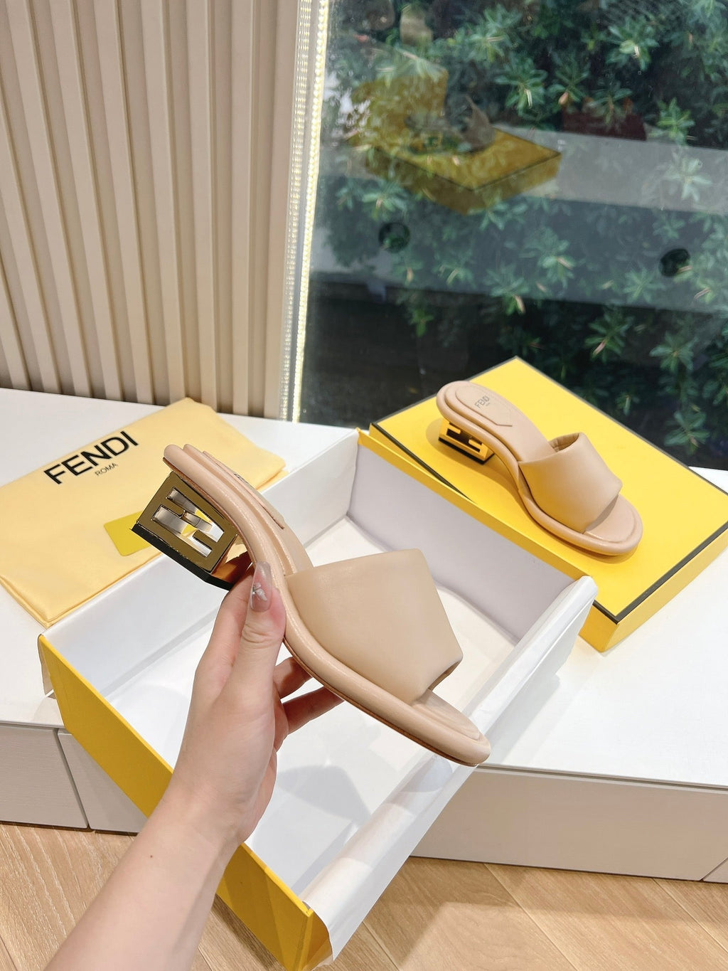 FF Baguette Slides Women 45 Nappa Leather Beige