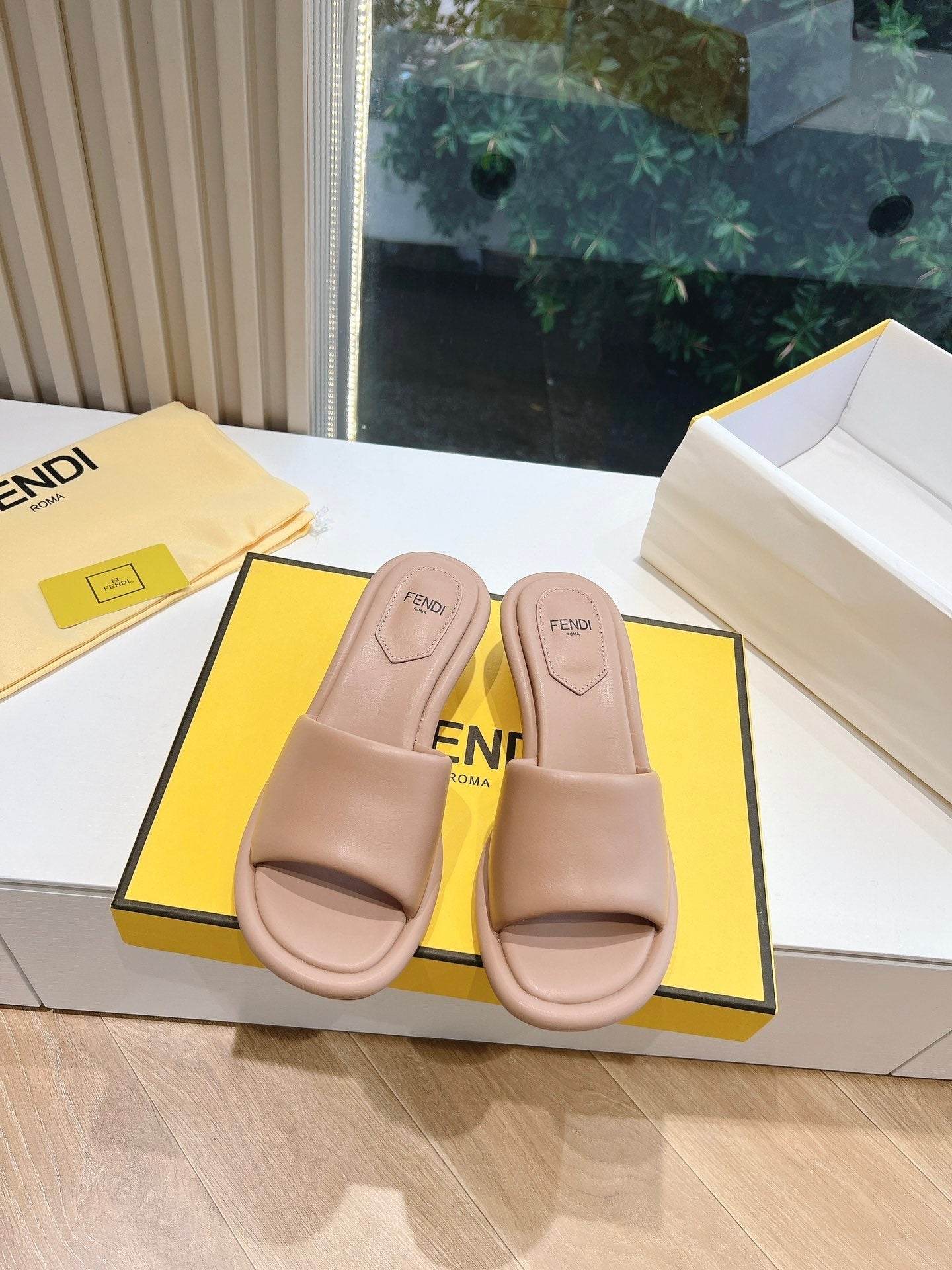 FF Baguette Slides Women 45 Nappa Leather Light Brown