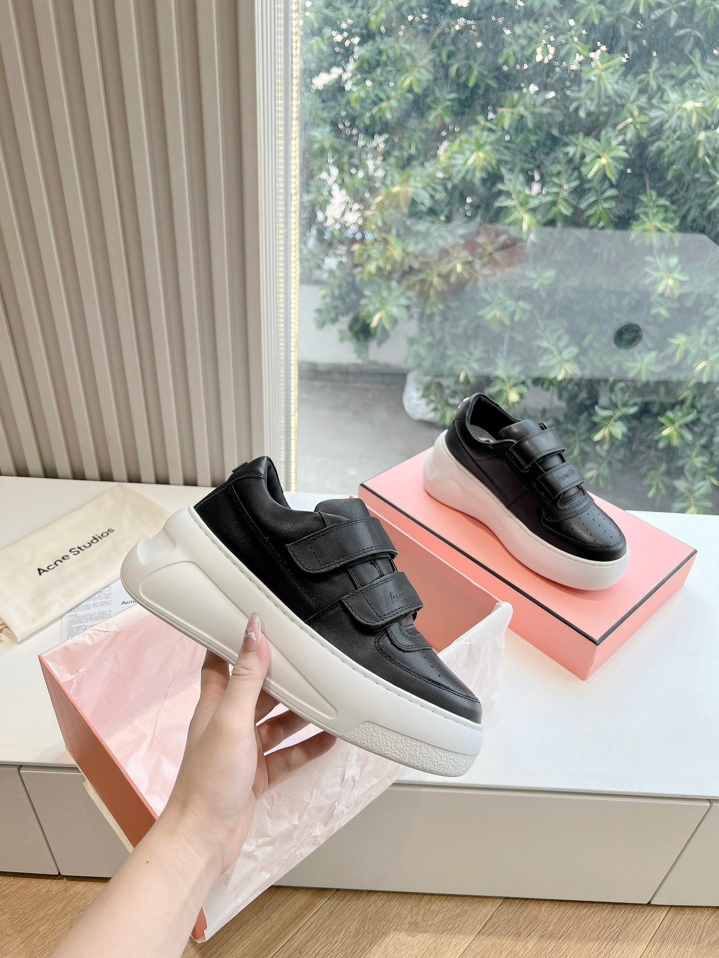 ACNE STUDIO SNEAKER IN BLACK LAMBSKIN