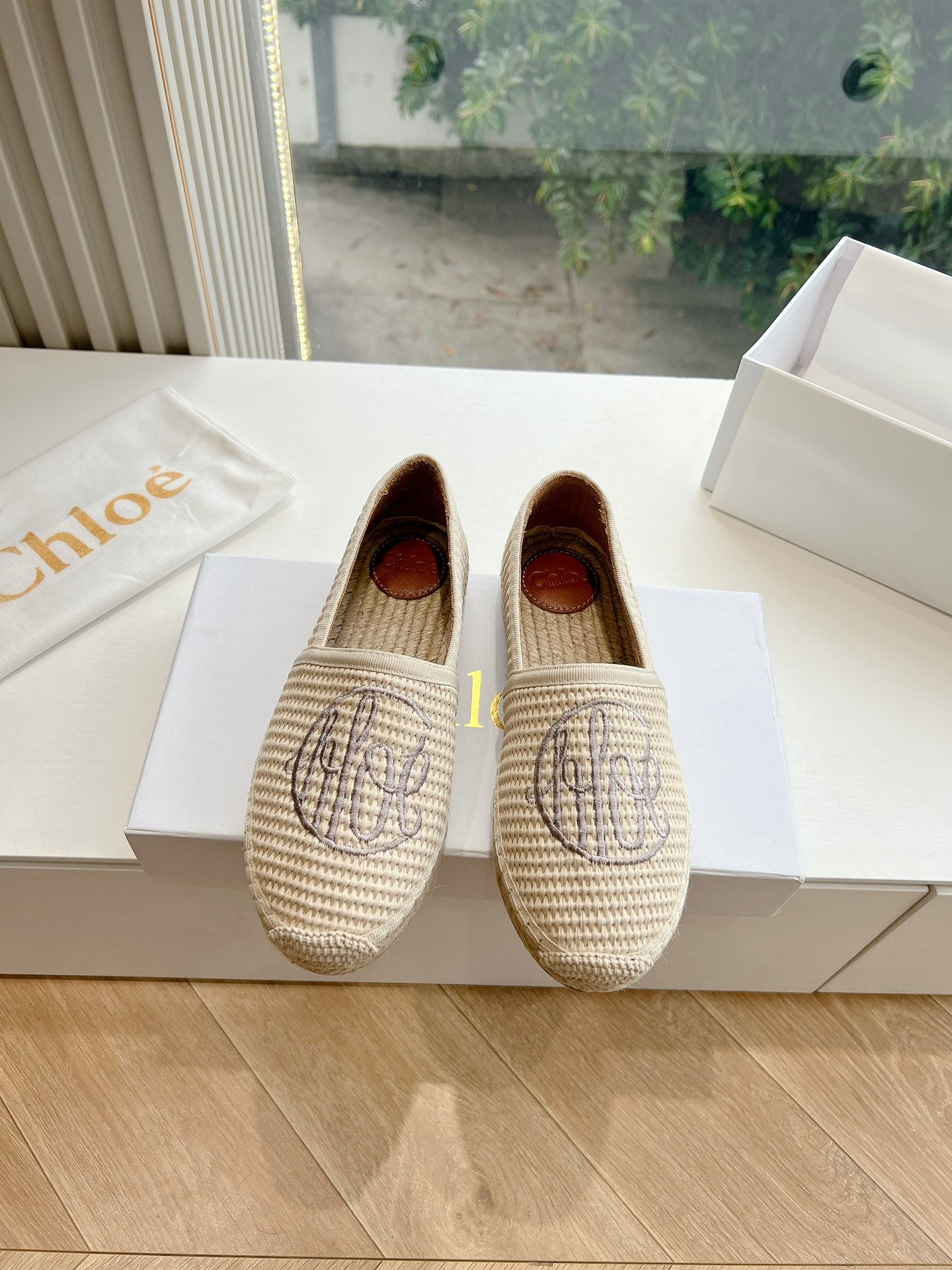 CHLOÉ WOVEN LOAFER IN BEIGE RAFFIA