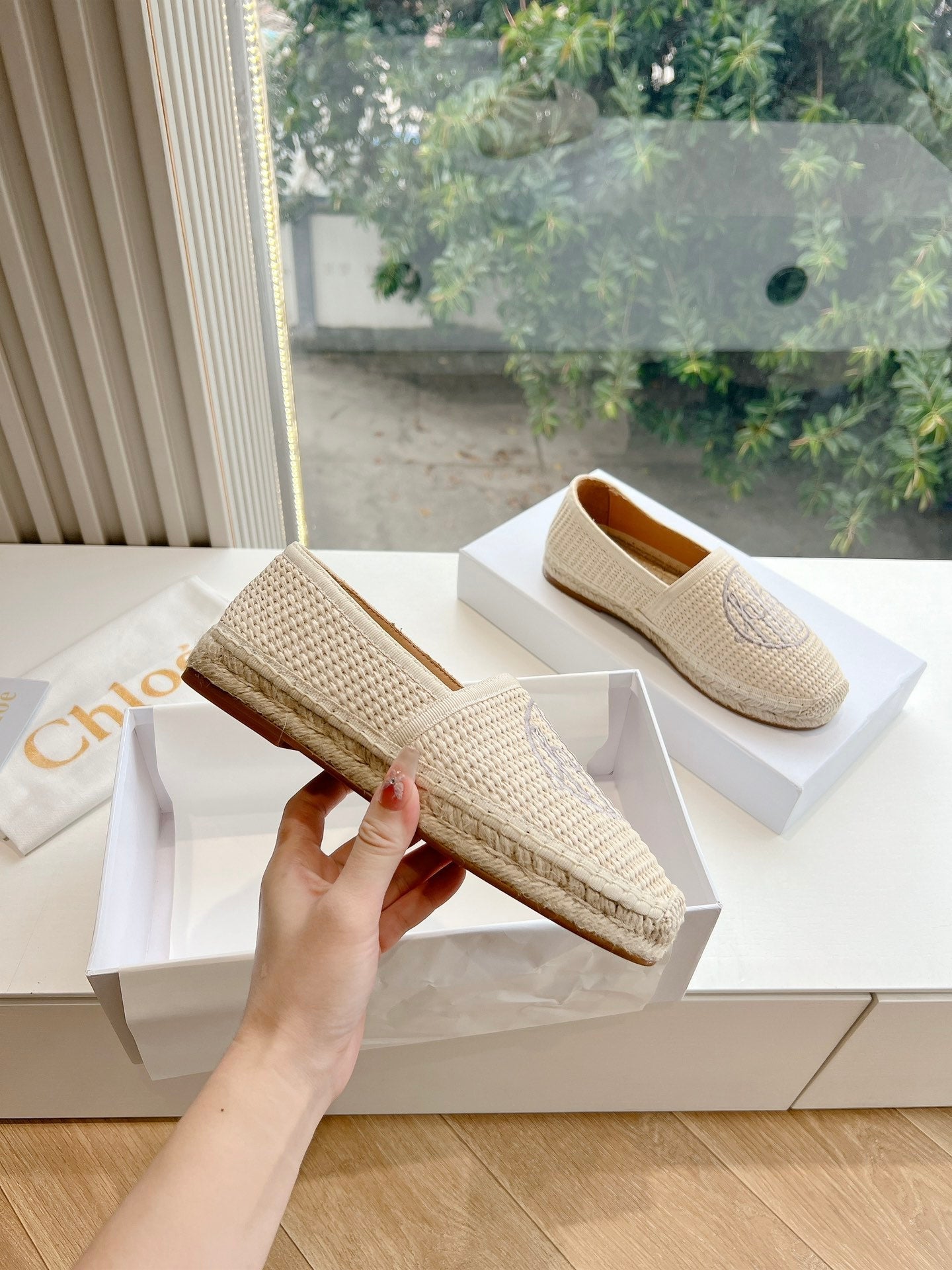 CHLOÉ WOVEN LOAFER IN BEIGE RAFFIA
