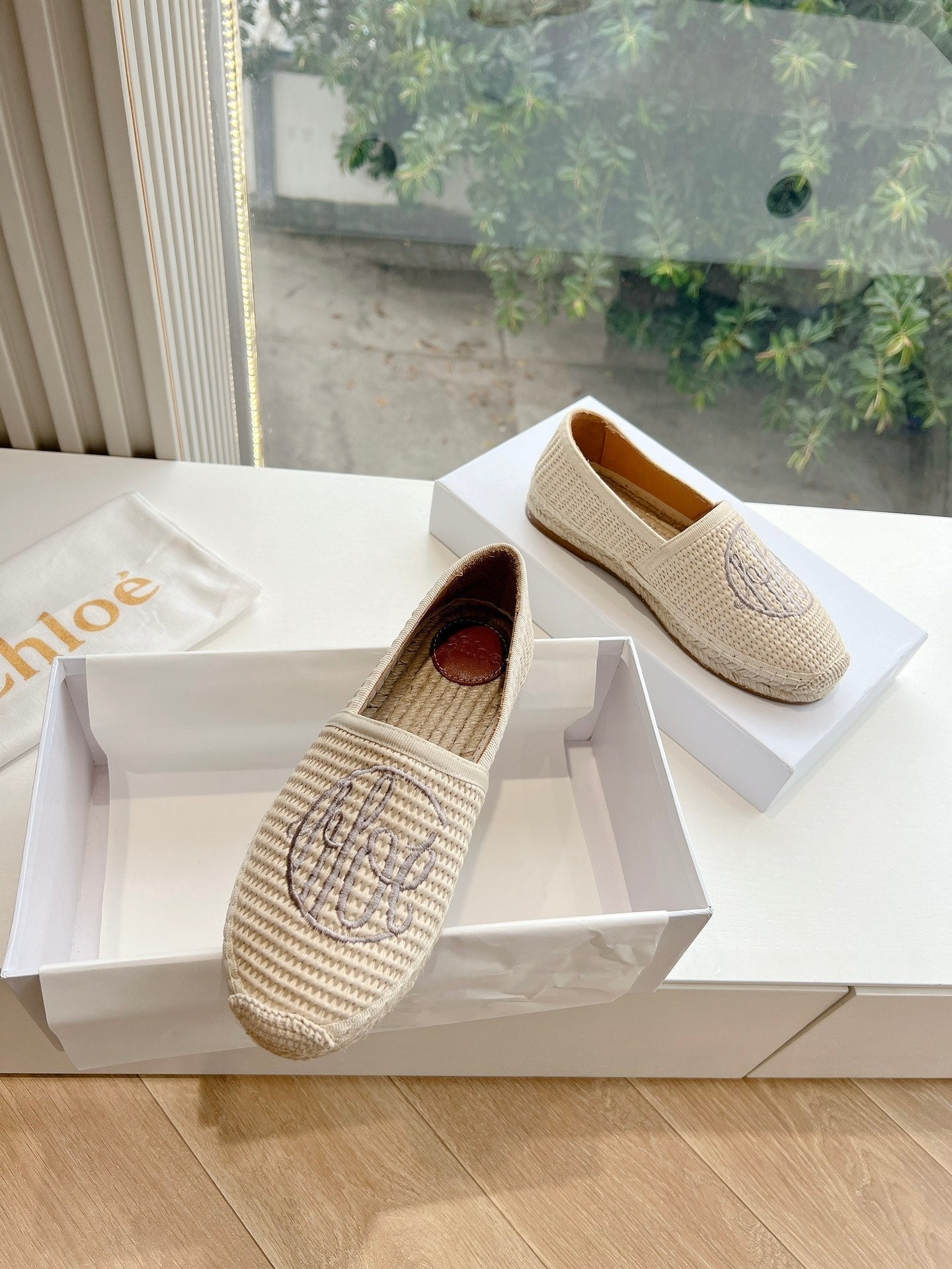 CHLOÉ WOVEN LOAFER IN BEIGE RAFFIA