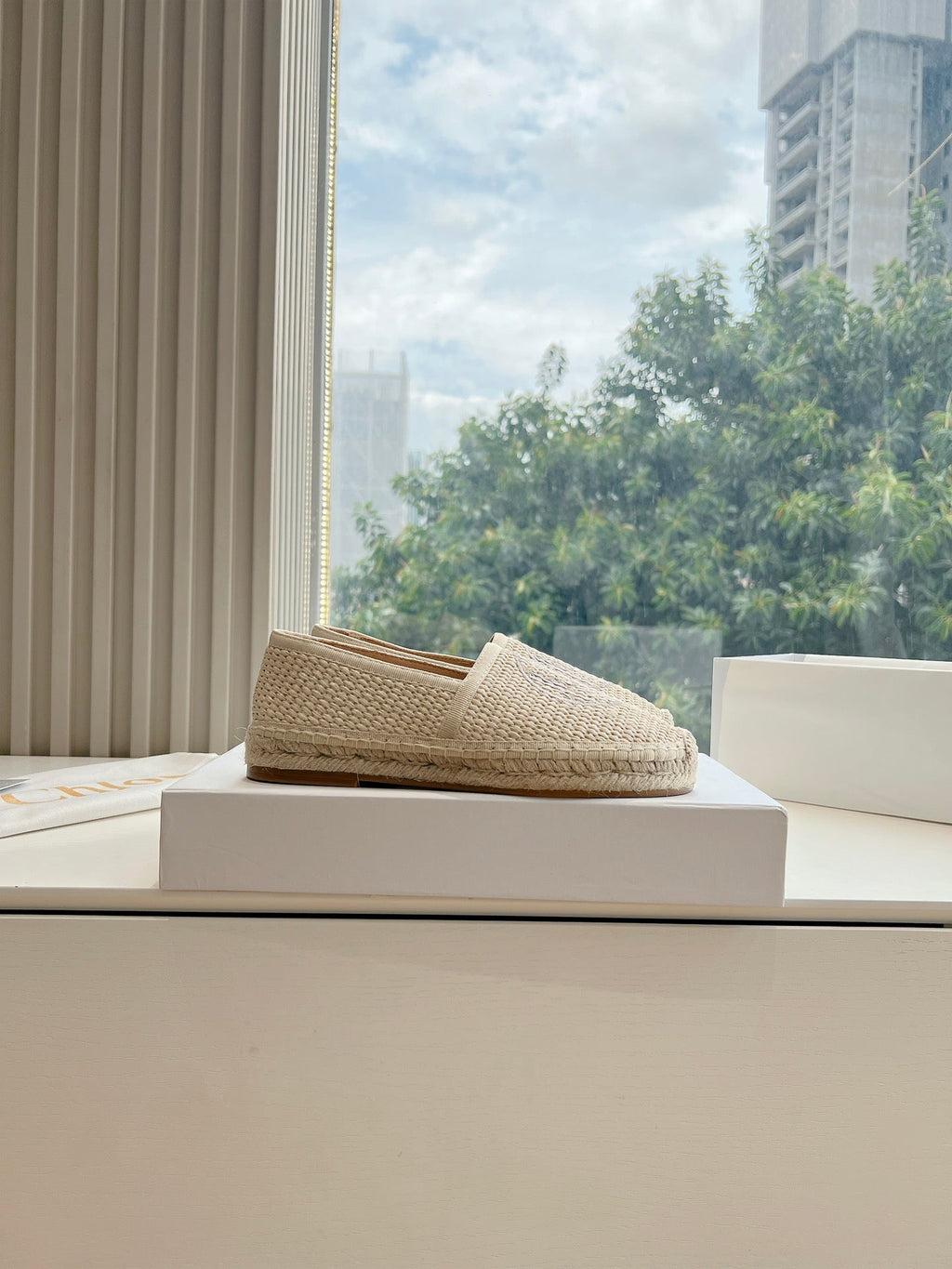 CHLOÉ WOVEN LOAFER IN BEIGE RAFFIA