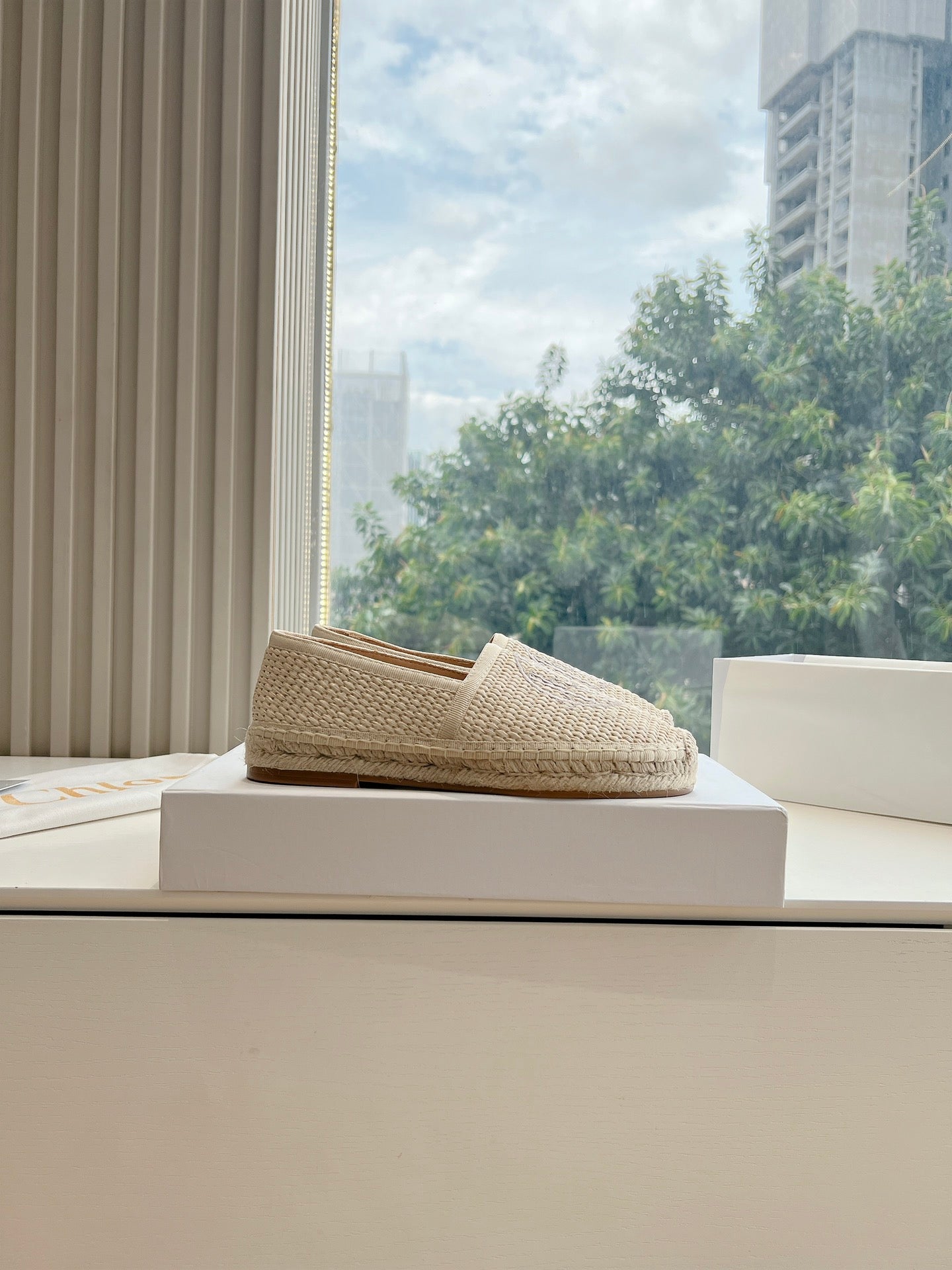 WOVEN LOAFER IN BEIGE RAFFIA