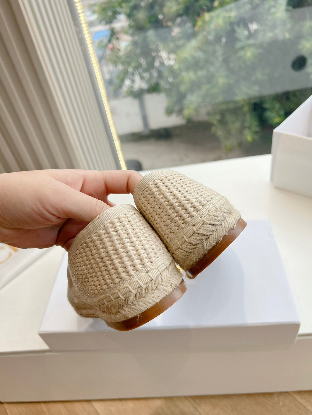 CHLOÉ WOVEN LOAFER IN BEIGE RAFFIA