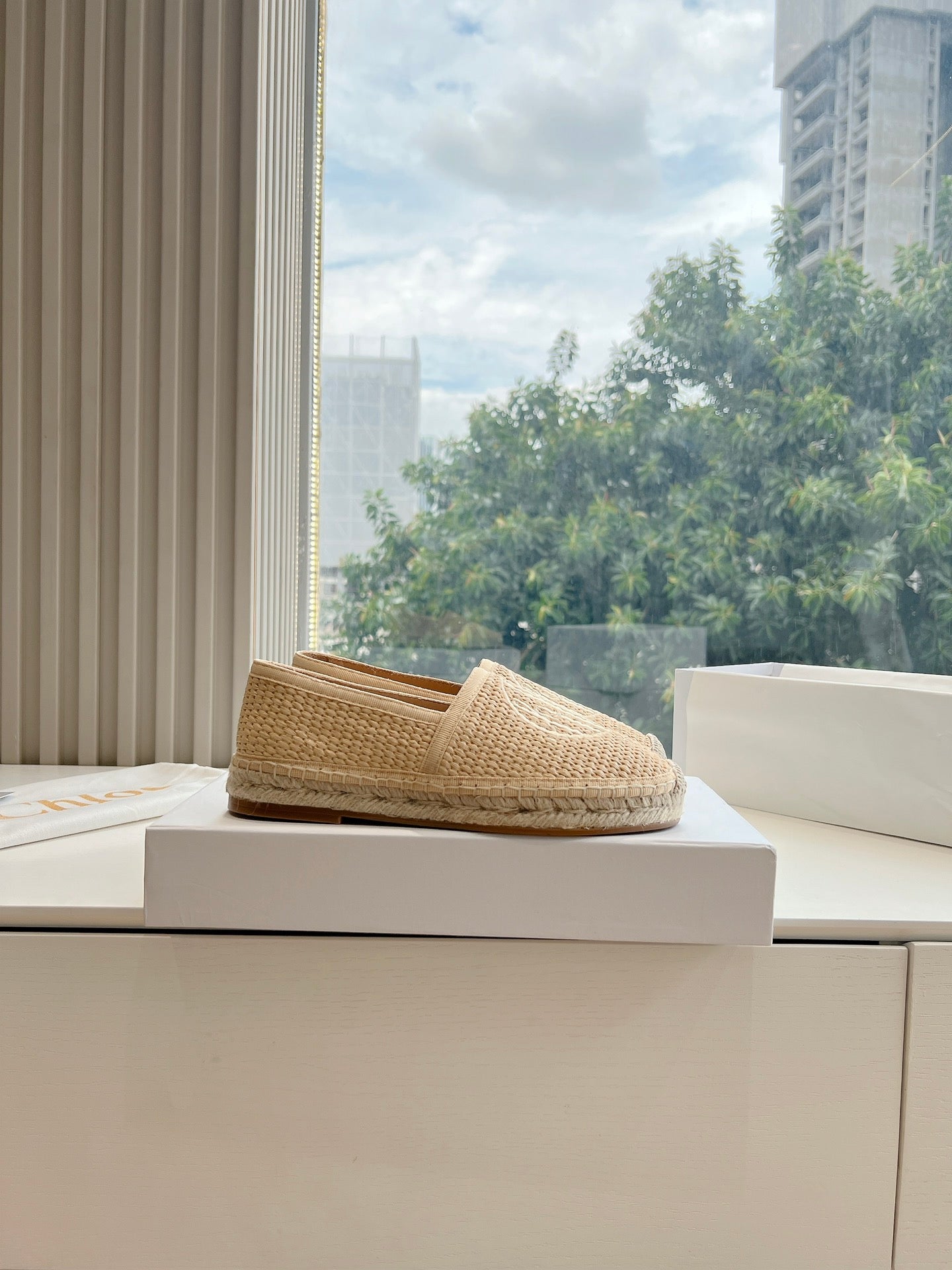WOVEN LOAFER IN TAN BEIGE RAFFIA