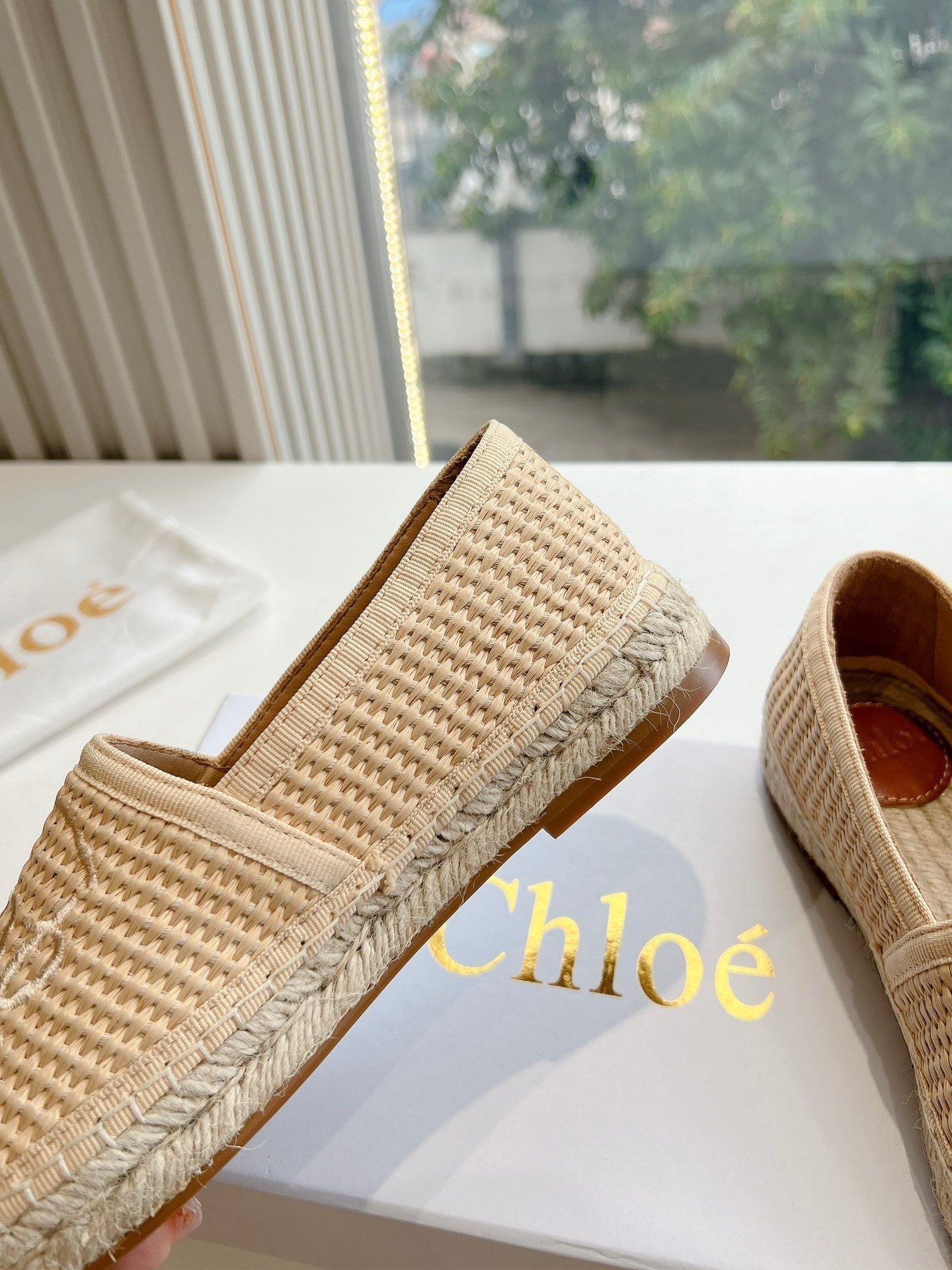 CHLOÉ WOVEN LOAFER IN TAN BEIGE RAFFIA