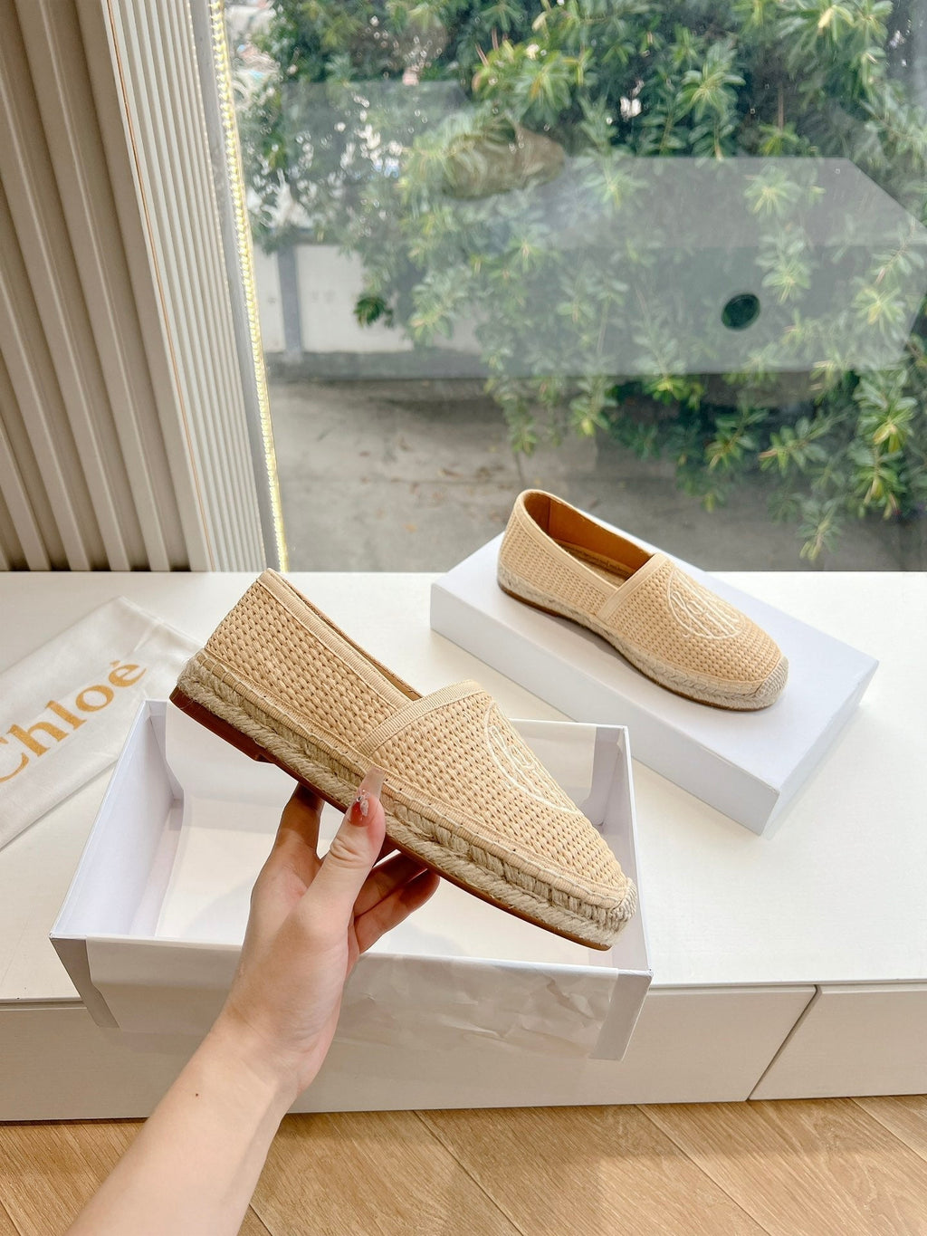 CHLOÉ WOVEN LOAFER IN TAN BEIGE RAFFIA
