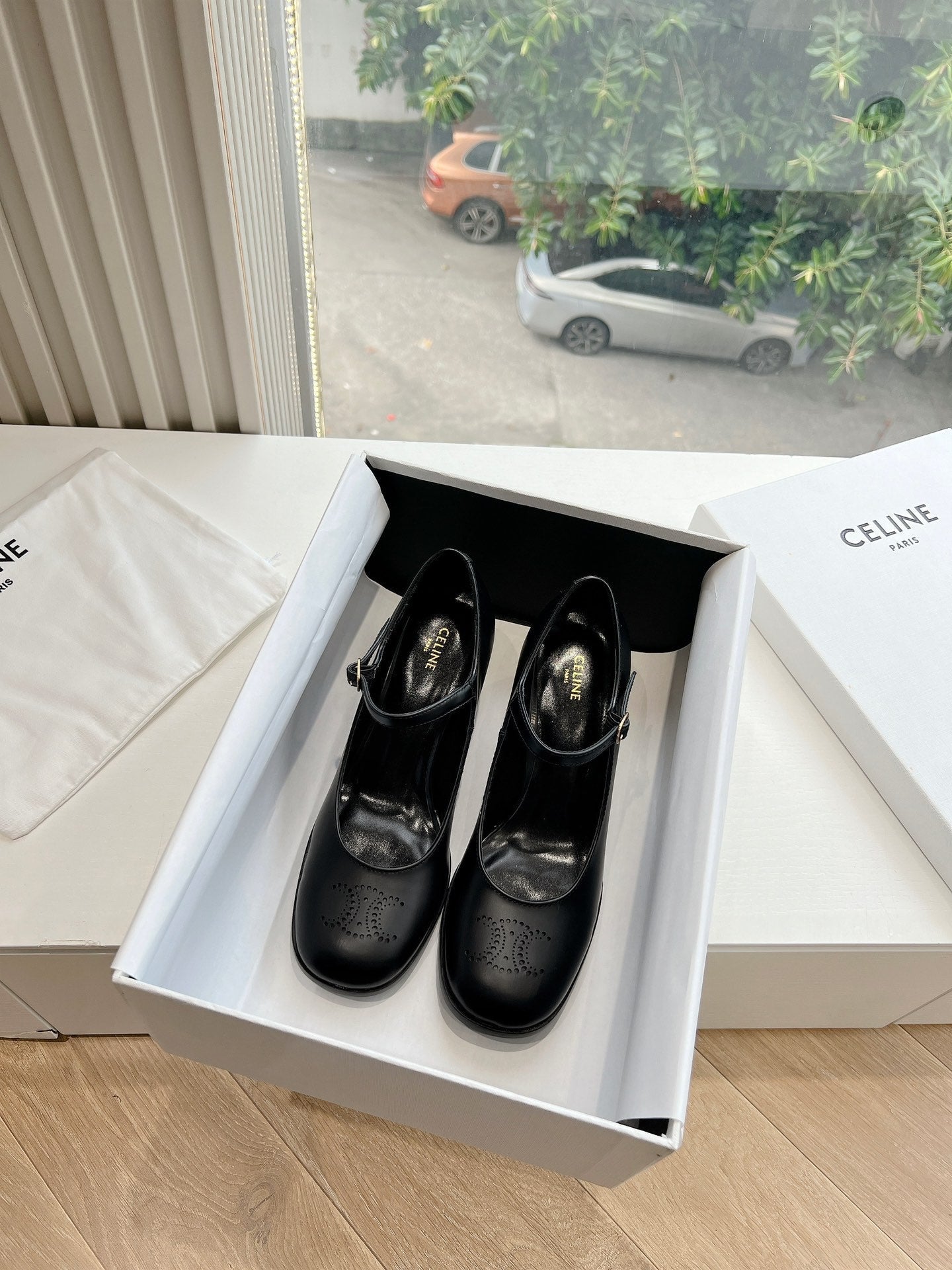 HIGH MARY JANE SHOES IN BLACK CALFSKIN