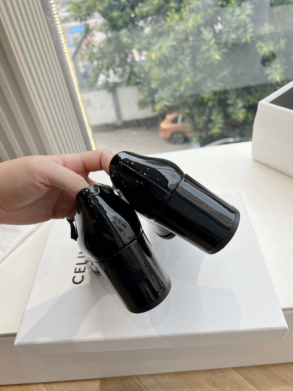 HIGH MARY JANE SHOES IN BLACK PATENT CALFSKIN