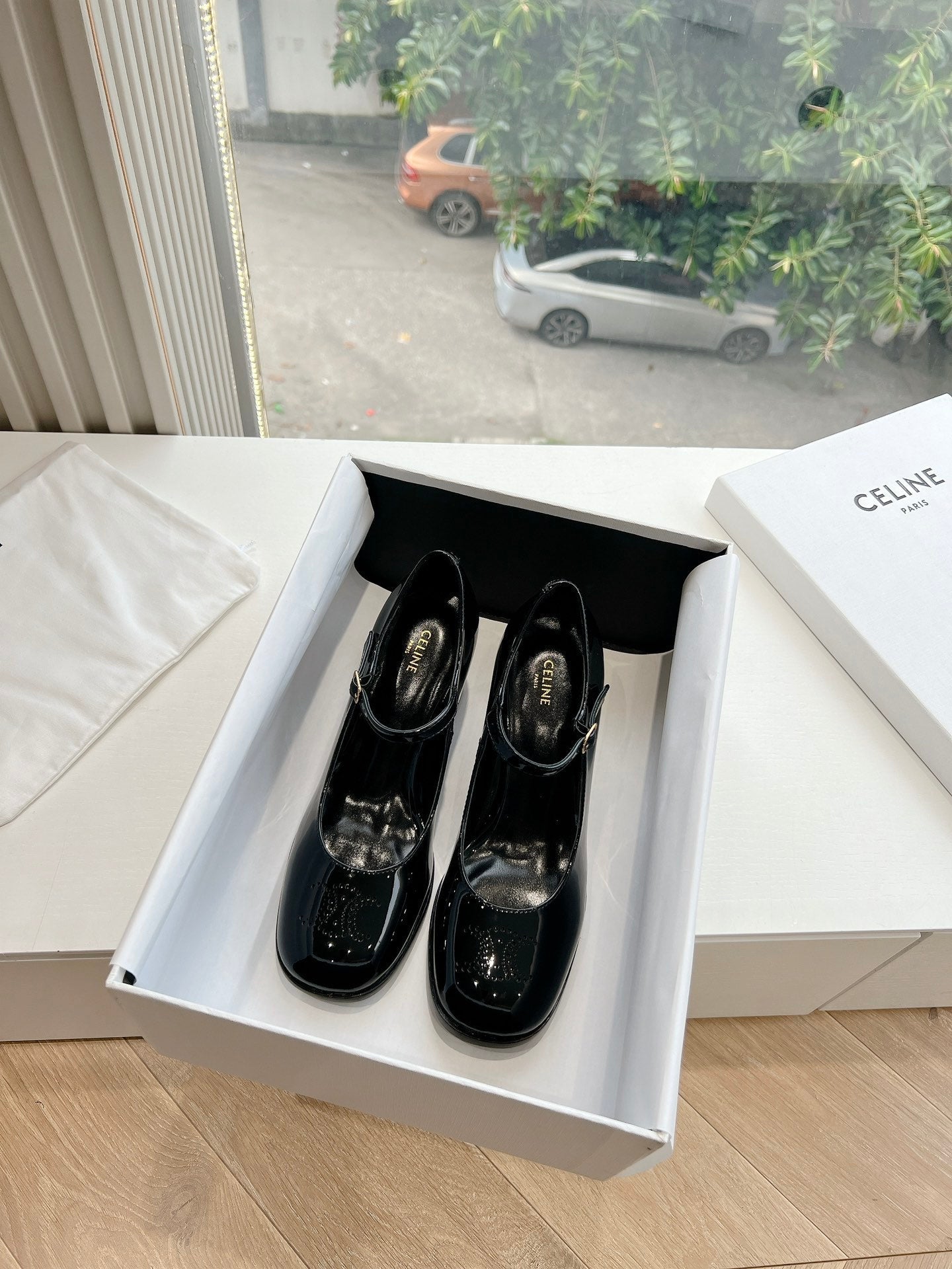 HIGH MARY JANE SHOES IN BLACK PATENT CALFSKIN