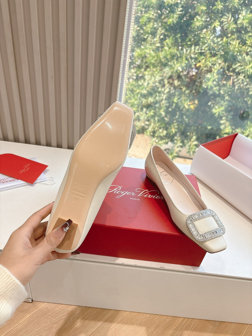 BELLE VIVIER BALLERINAS IN PARCHMENT BEIGE SMOOTH LAMBSKIN