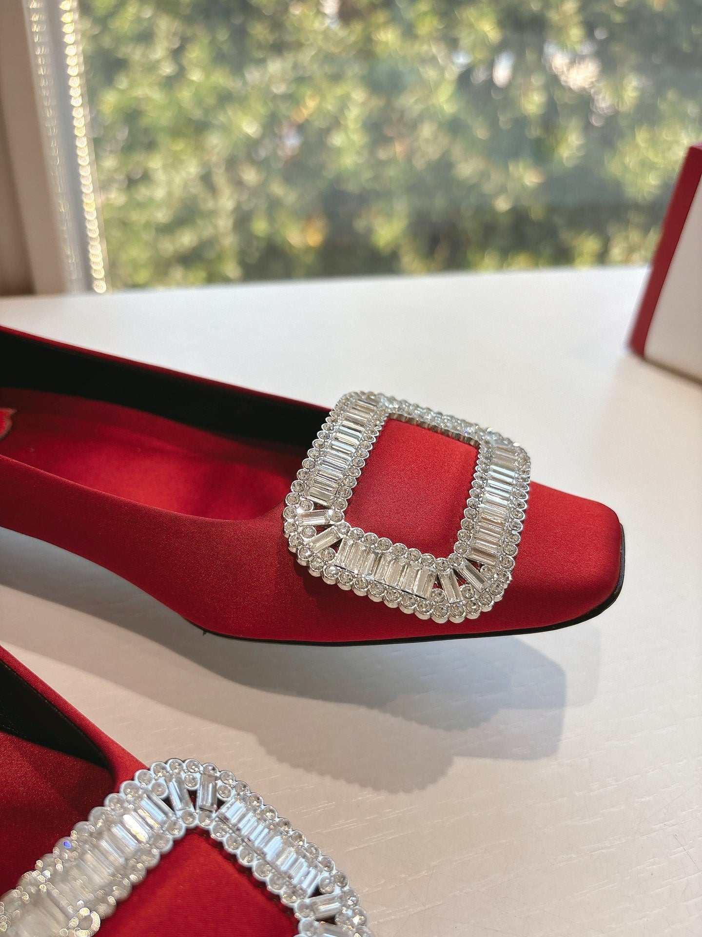 BELLE VIVIER BALLERINAS IN RED SILK