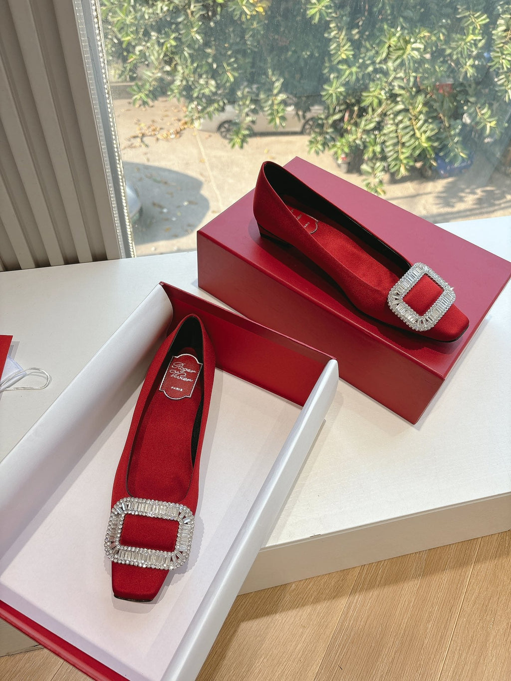 BELLE VIVIER BALLERINAS IN RED SILK