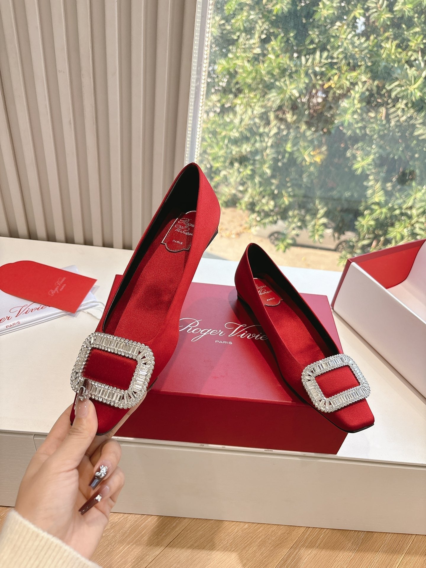 BELLE VIVIER BALLERINAS IN RED SILK