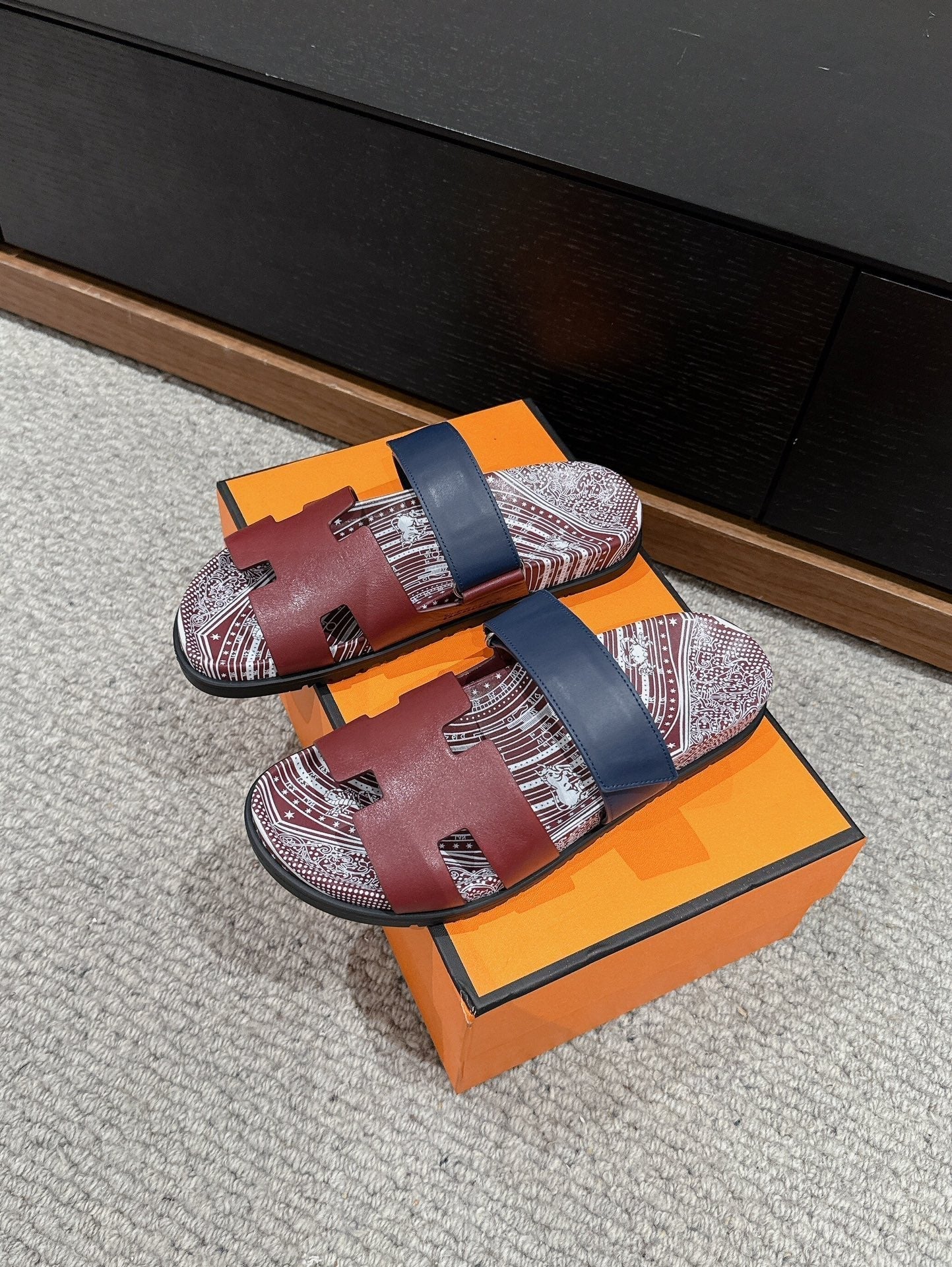 CHYPRE SANDAL BURNT UMBER CALFSKIN UNIQUE