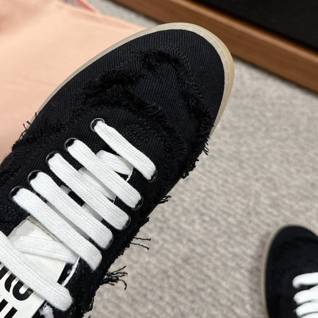 Dexun Sneaker Black Canvas