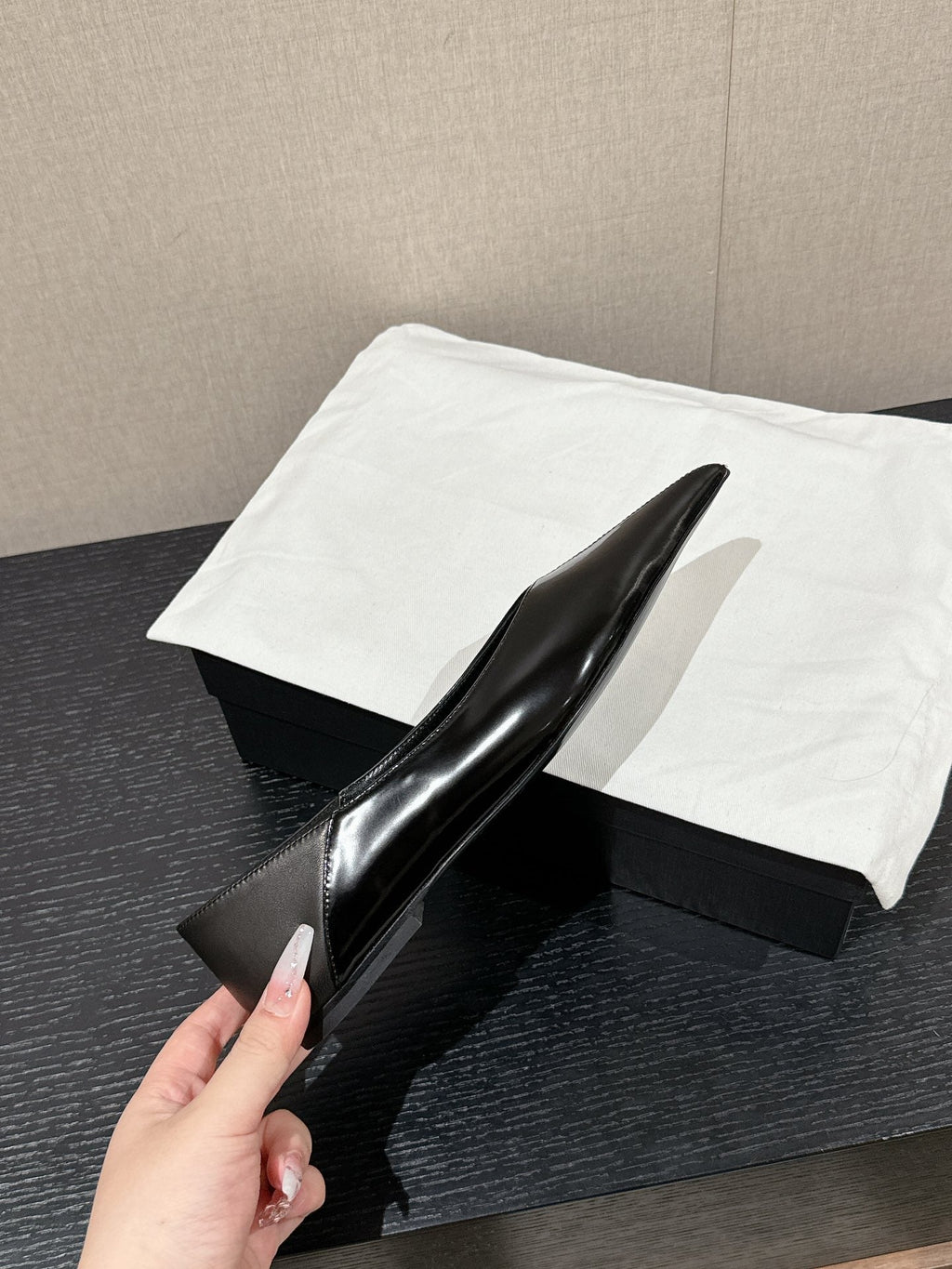 SL NOUR POINTED TOE BALLET BLACK CALFSKIN