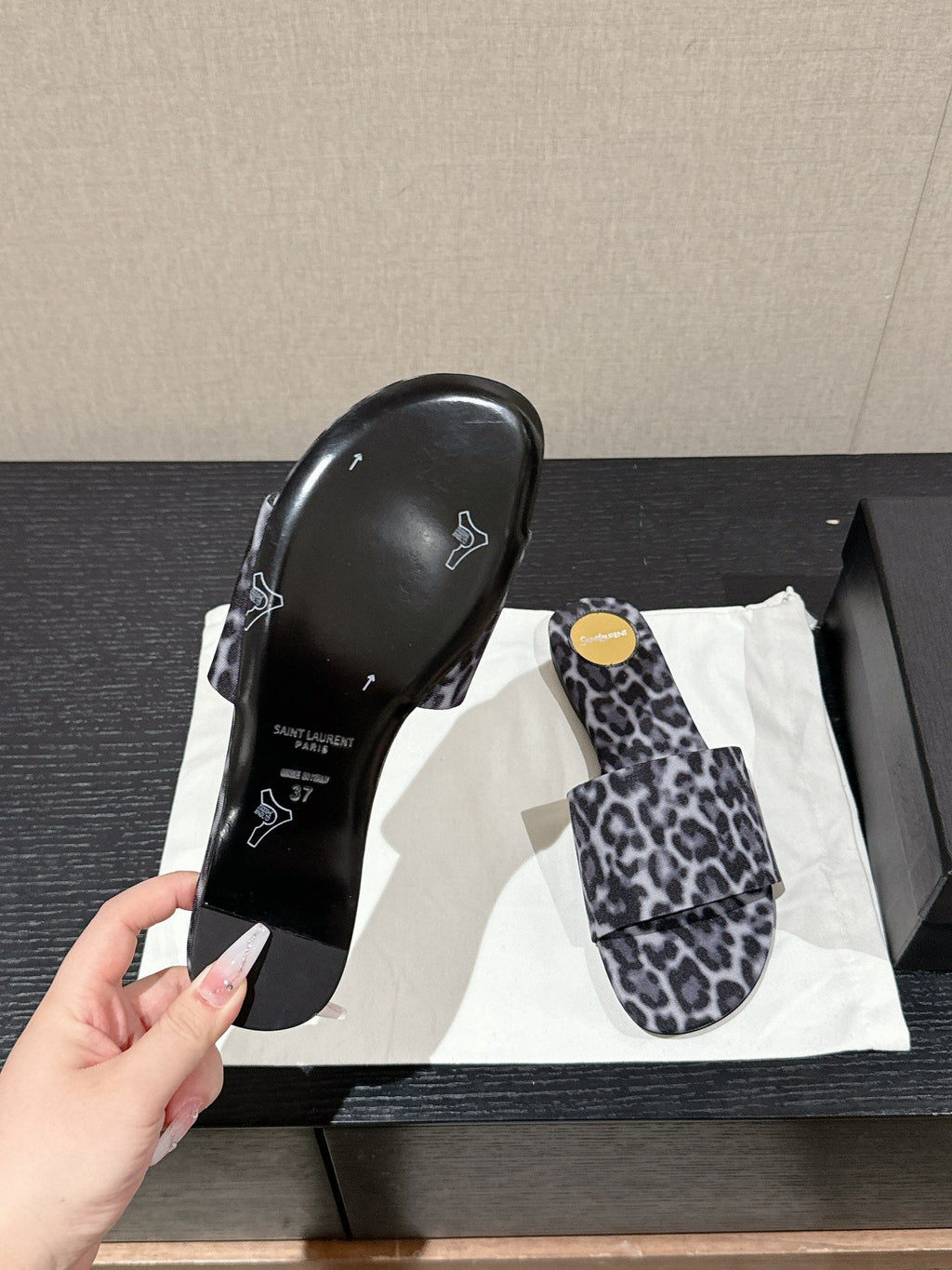 SL CARLYLE LEOPARD SLIPPERS BLACK-WHITE CANVAS
