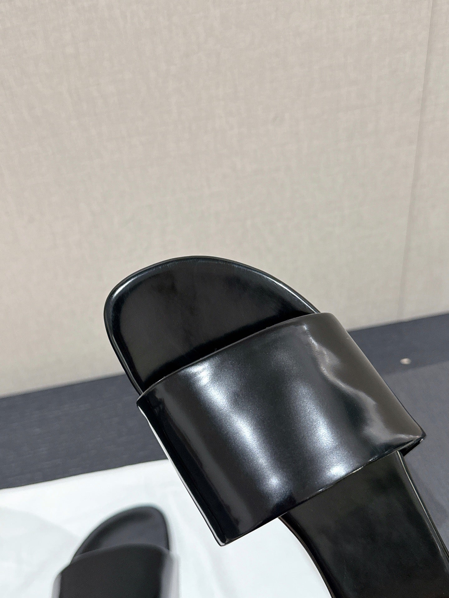 SL CARLYLE SLIPPERS BLACK CALFSKIN