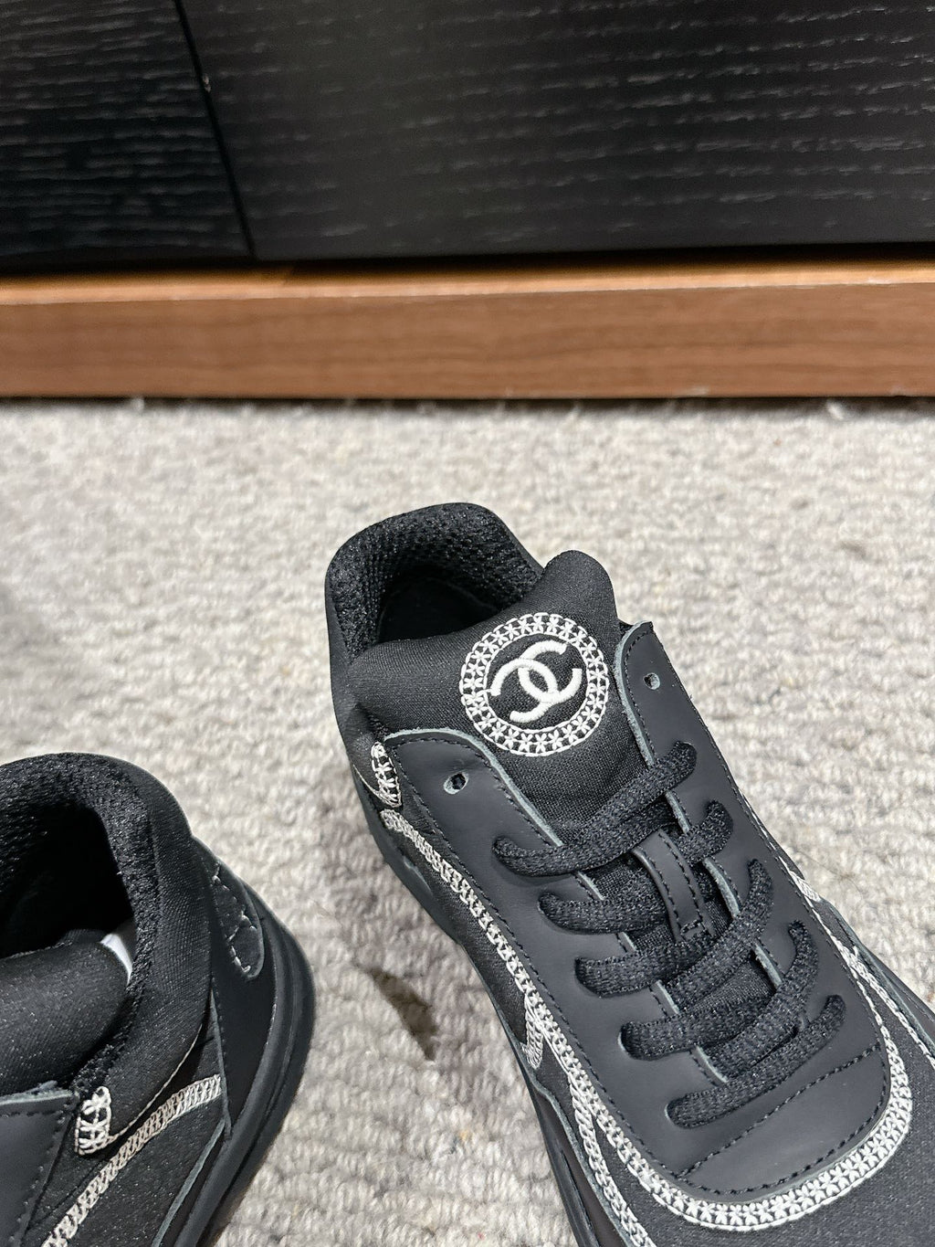 CLASSIC TRAINER IN BLACK FABRIC