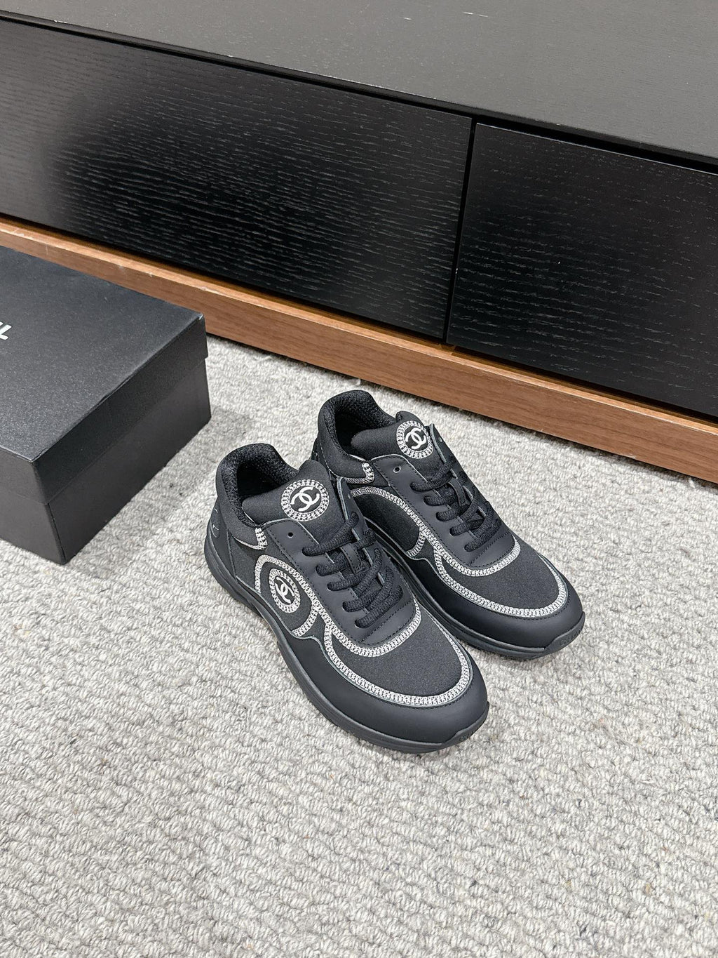 CLASSIC TRAINER IN BLACK FABRIC