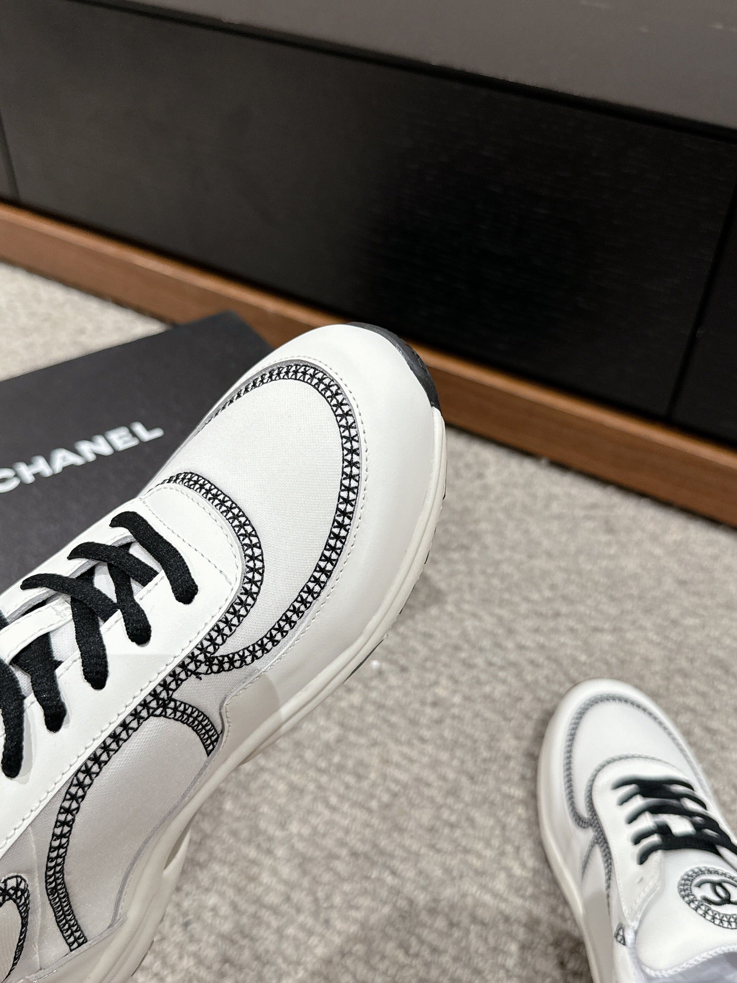 CLASSIC TRAINER IN WHITE MIX BLACK FABRIC