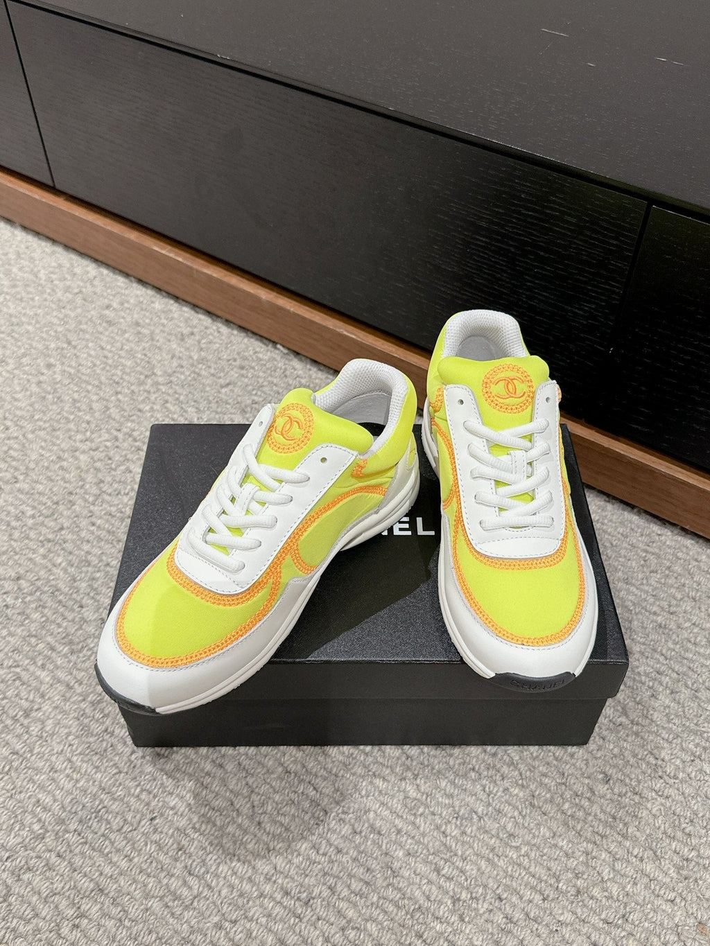 CLASSIC TRAINER IN YELLOW MIX WHITE FABRIC