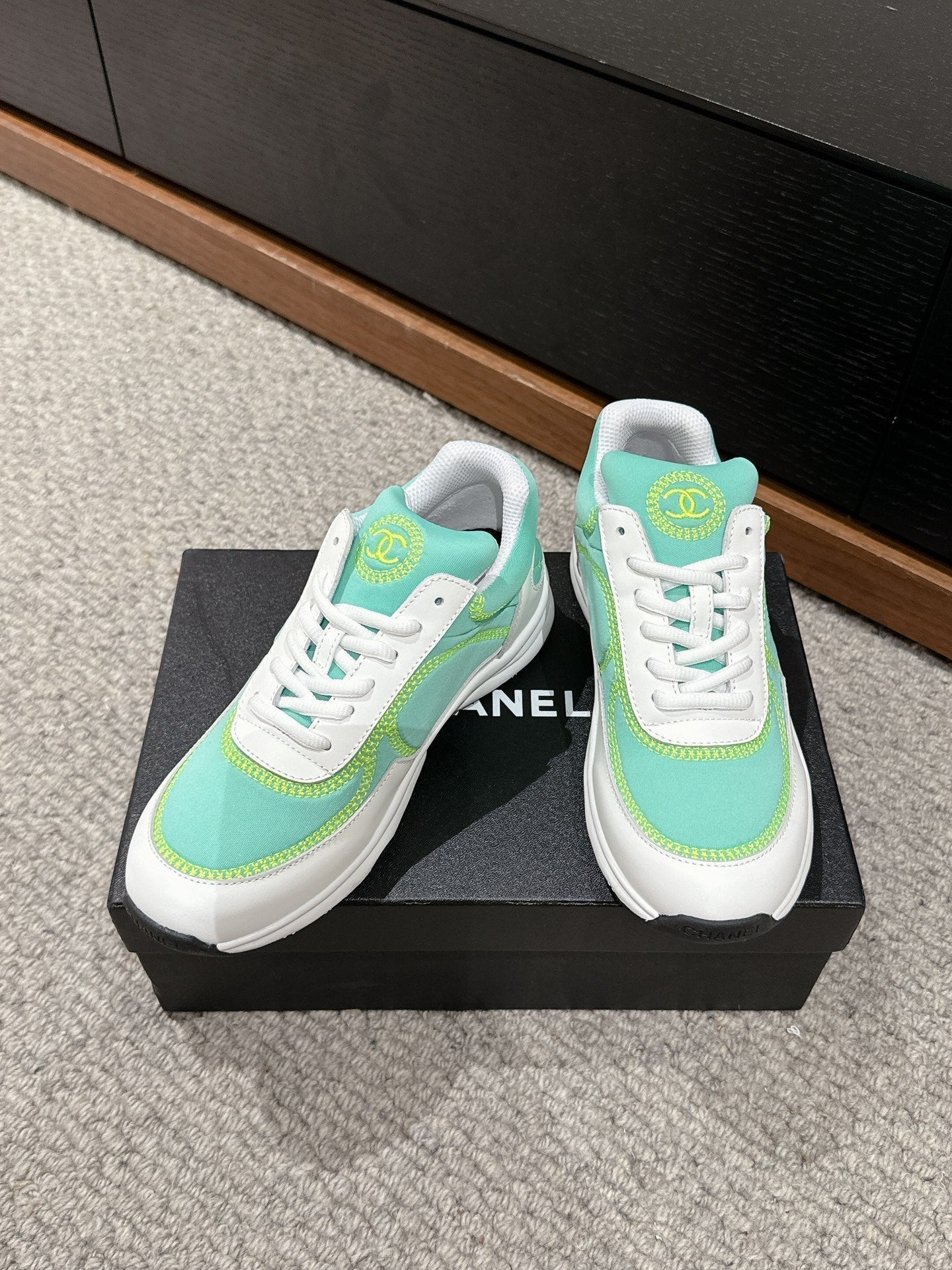 CLASSIC TRAINER IN MINT GREEN MIX WHITE FABRIC