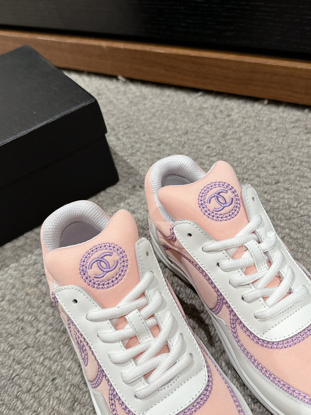CLASSIC TRAINER IN LIGHT PINK MIX WHITE FABRIC
