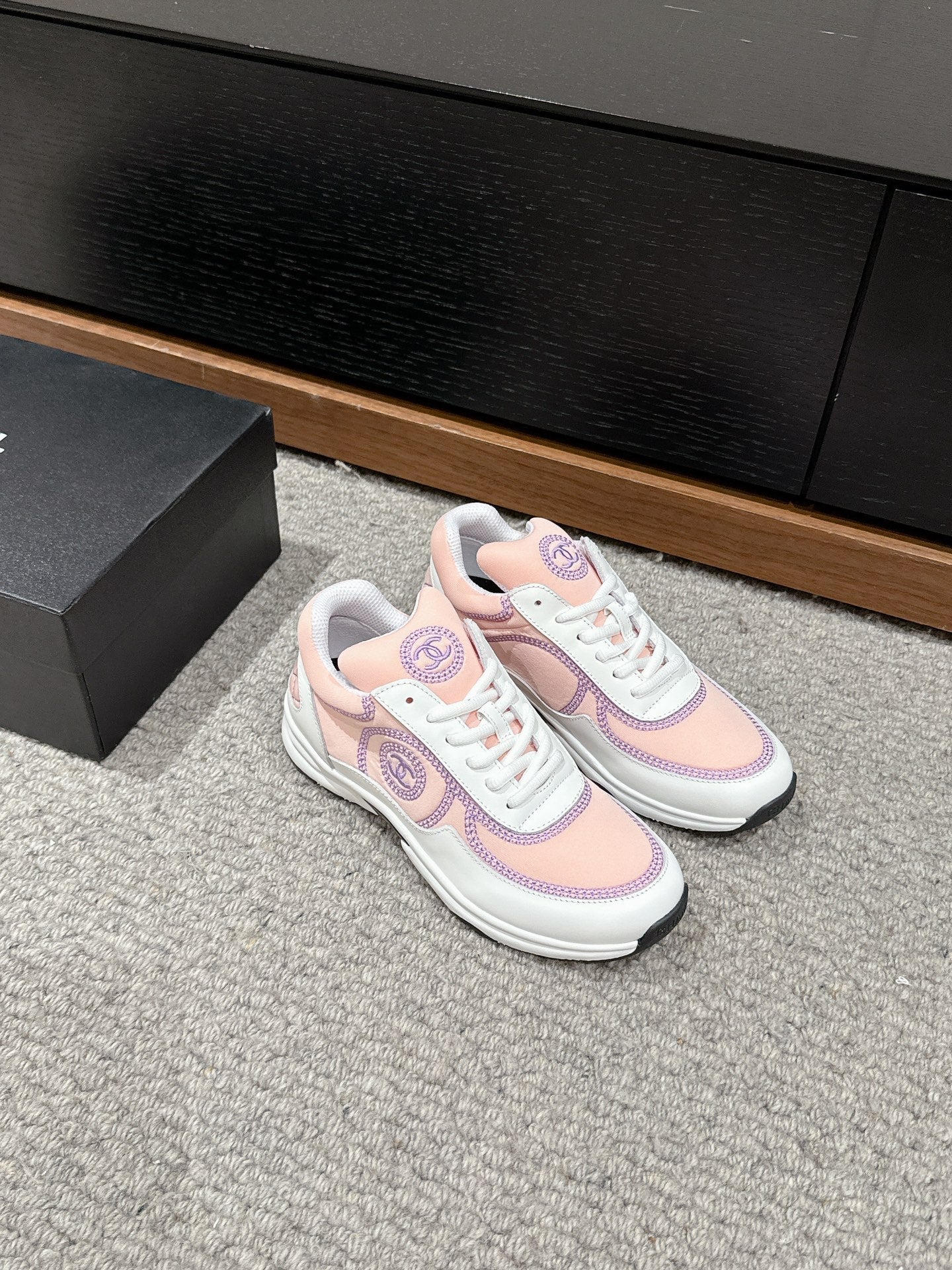 CLASSIC TRAINER IN LIGHT PINK MIX WHITE FABRIC