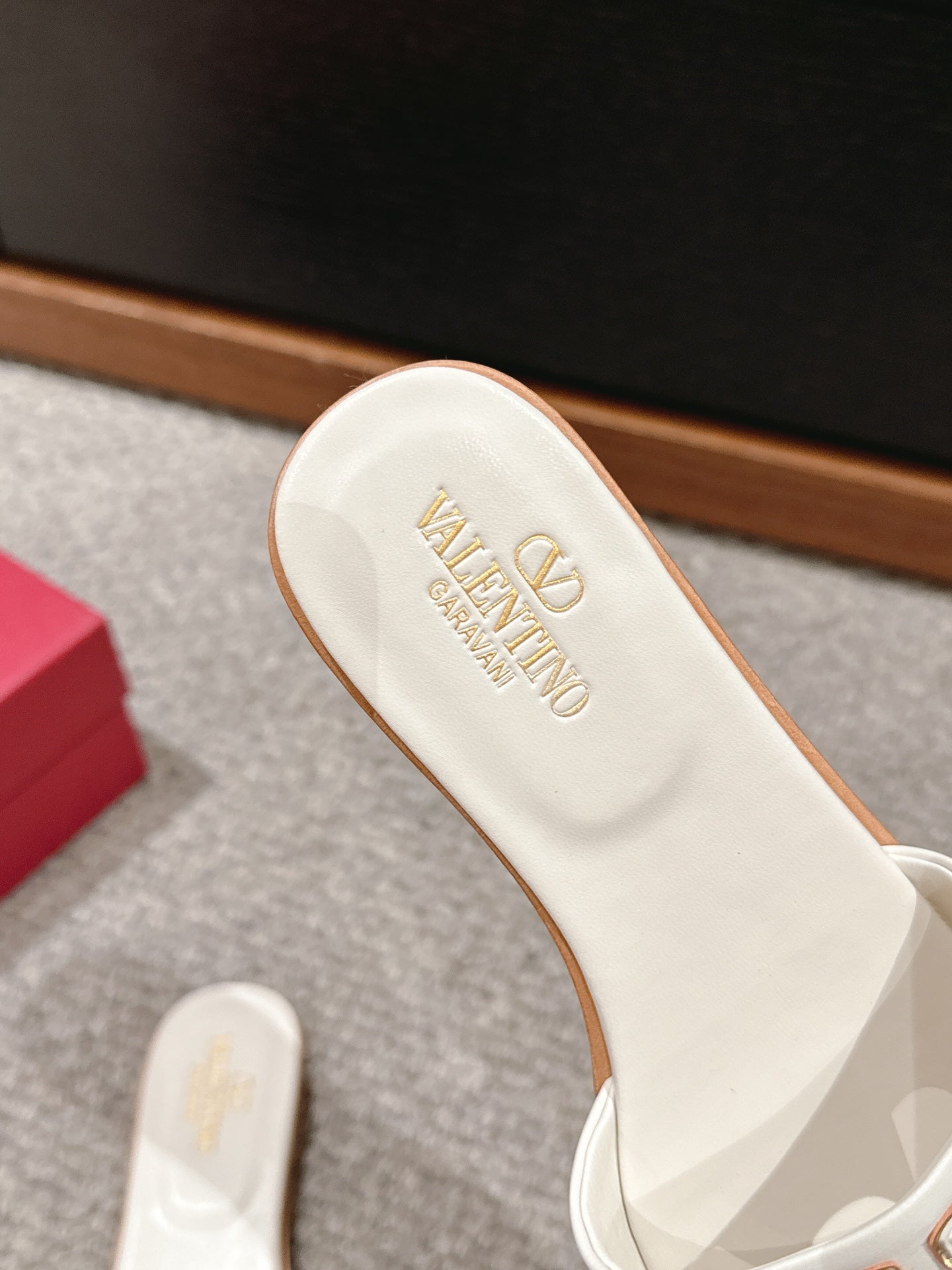 VLOGO CUT-OUT WHITE CALFSKIN SLIDE SANDAL