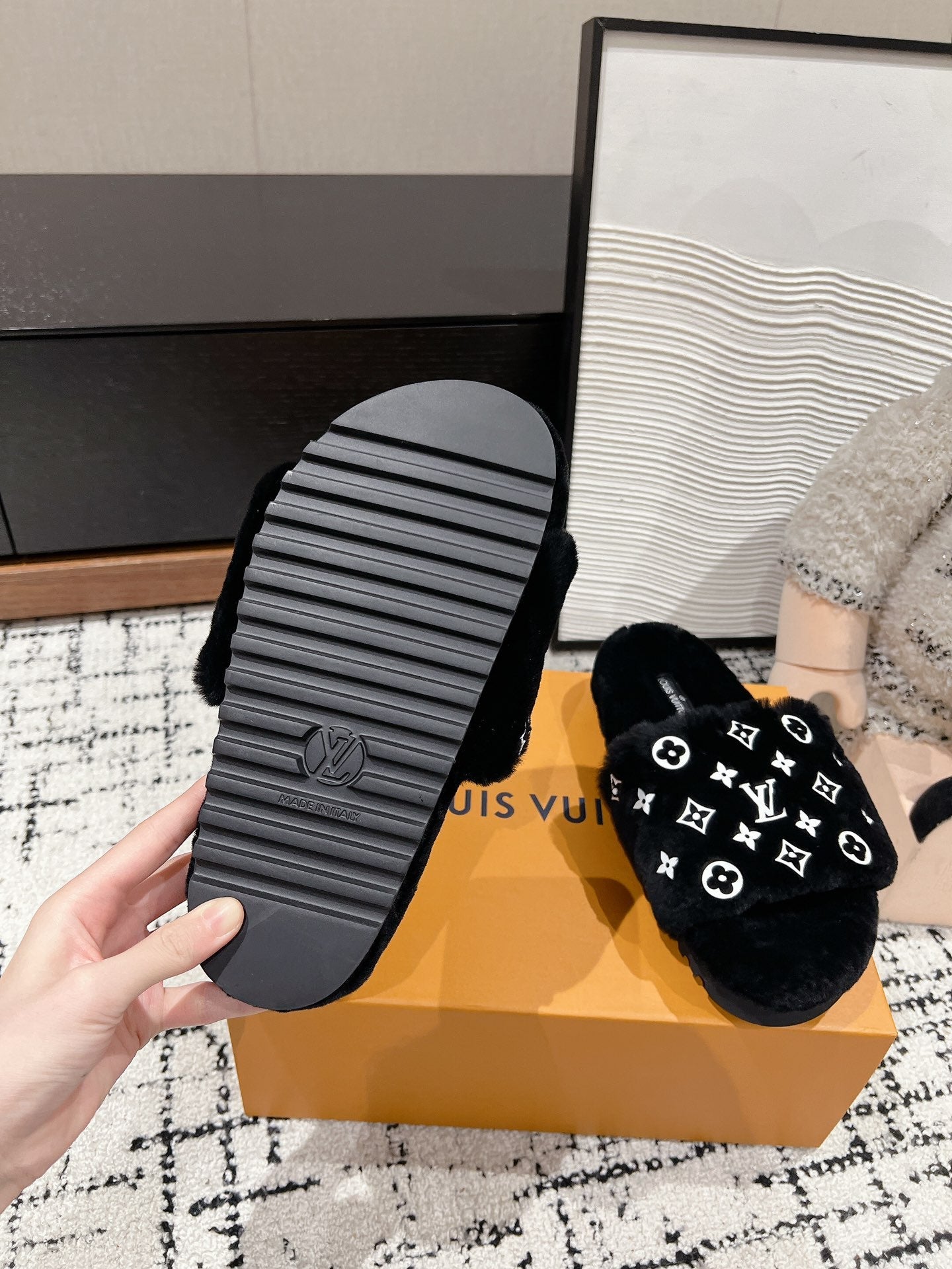 SLIPPER IN BLACK WOOL WITH WHITE LOGO