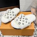 SLIPPER IN WHITE WOOL WITH BLACK LOGO