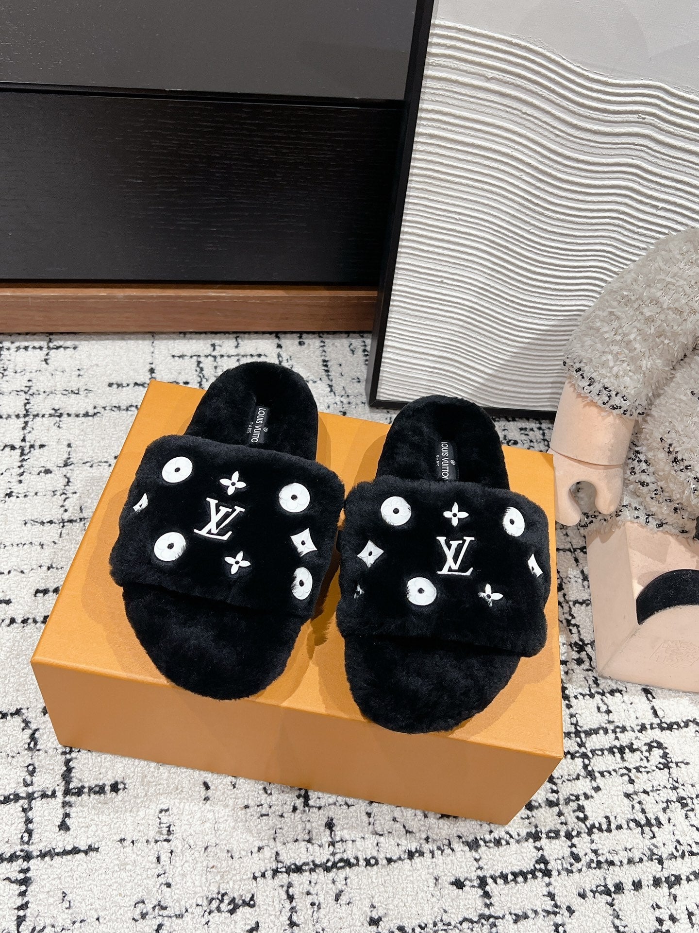 SLIPPER IN BLACK WOOL