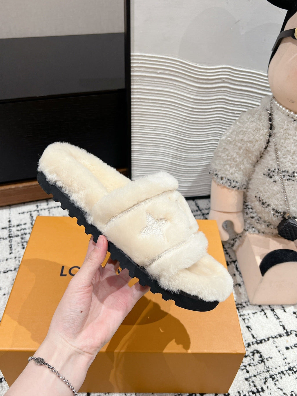 SLIPPER IN BEIGE BISQUE FLEECE