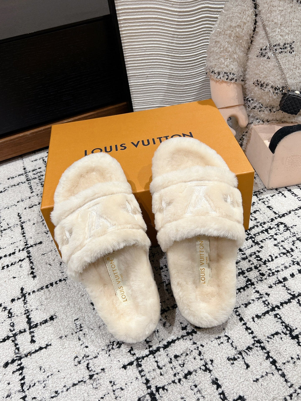 SLIPPER IN BEIGE BISQUE FLEECE