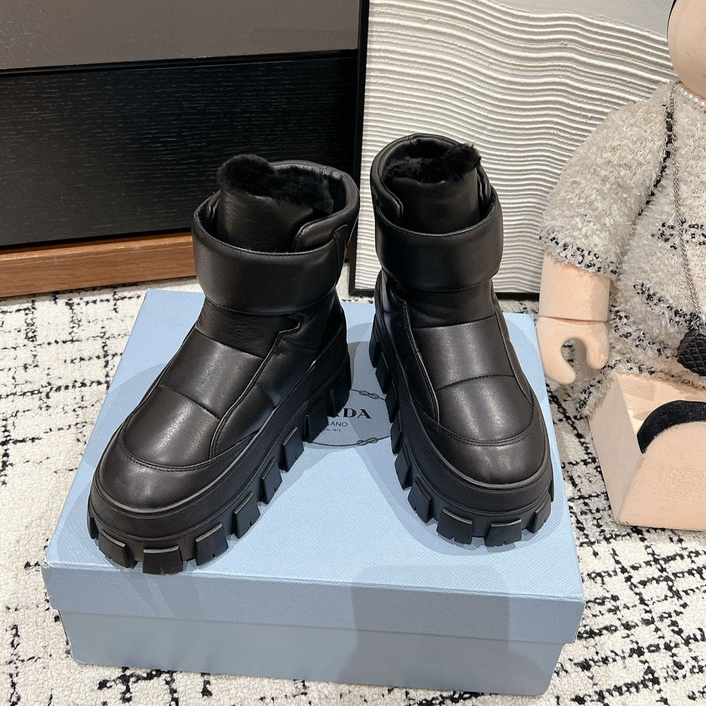 MONOLITH ANKLE BOOTS WITH STRAP IN BLACK CALFSKIN AND FLEECE LINING