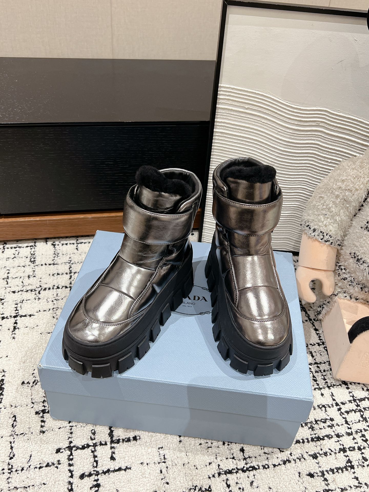 MONOLITH ANKLE BOOTS WITH STRAP IN METALLIC GRAY CALFSKIN AND FLEECE LINING