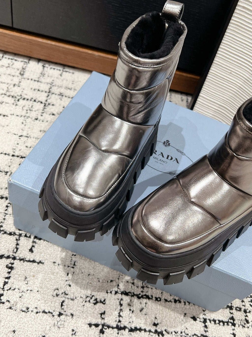 MONOLITH ANKLE BOOTS IN METALLIC GRAY CALFSKIN AND LAMB FUR LINING