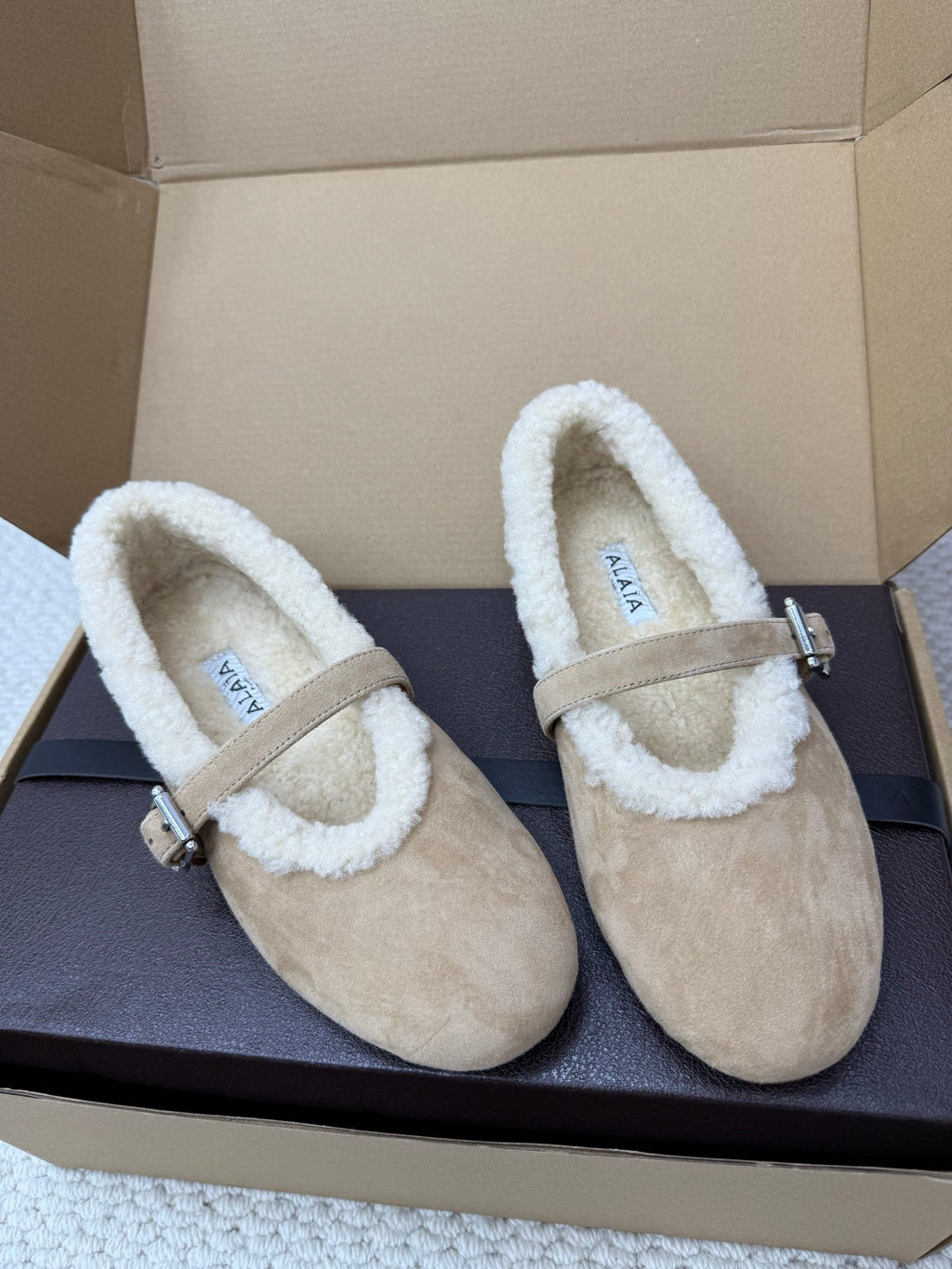 ALAIA 25S SHEARLING BALLET FLATS IN DARK BEIGE SUEDE