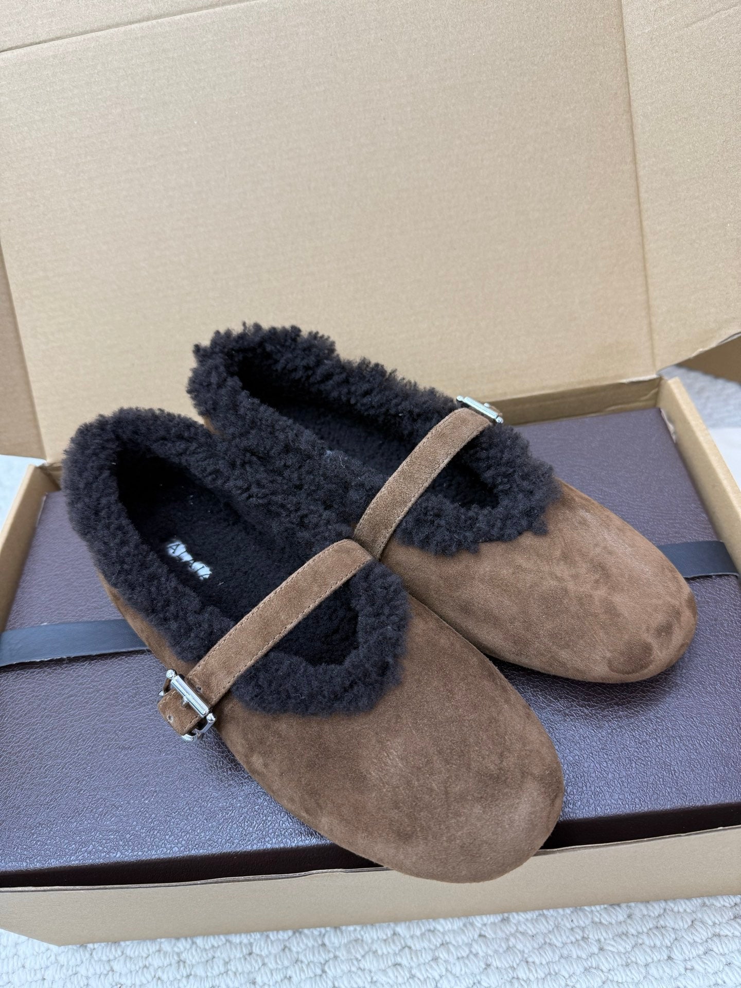 ALAIA 25S SHEARLING BALLET FLATS IN DARK BROWN SUEDE