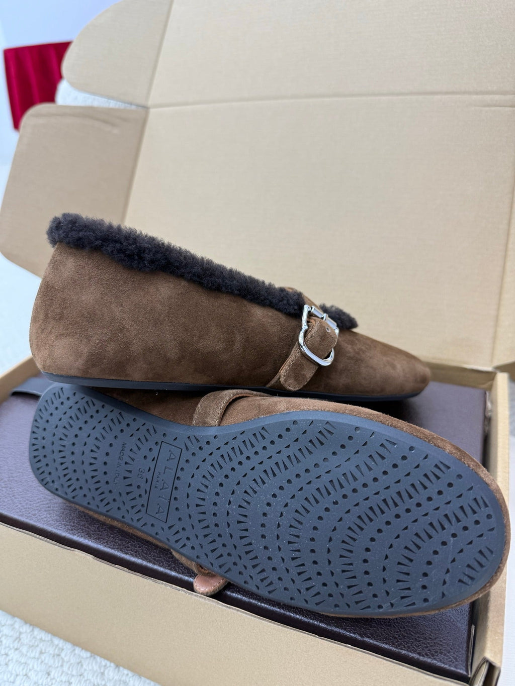 ALAIA 25S SHEARLING BALLET FLATS IN DARK BROWN SUEDE