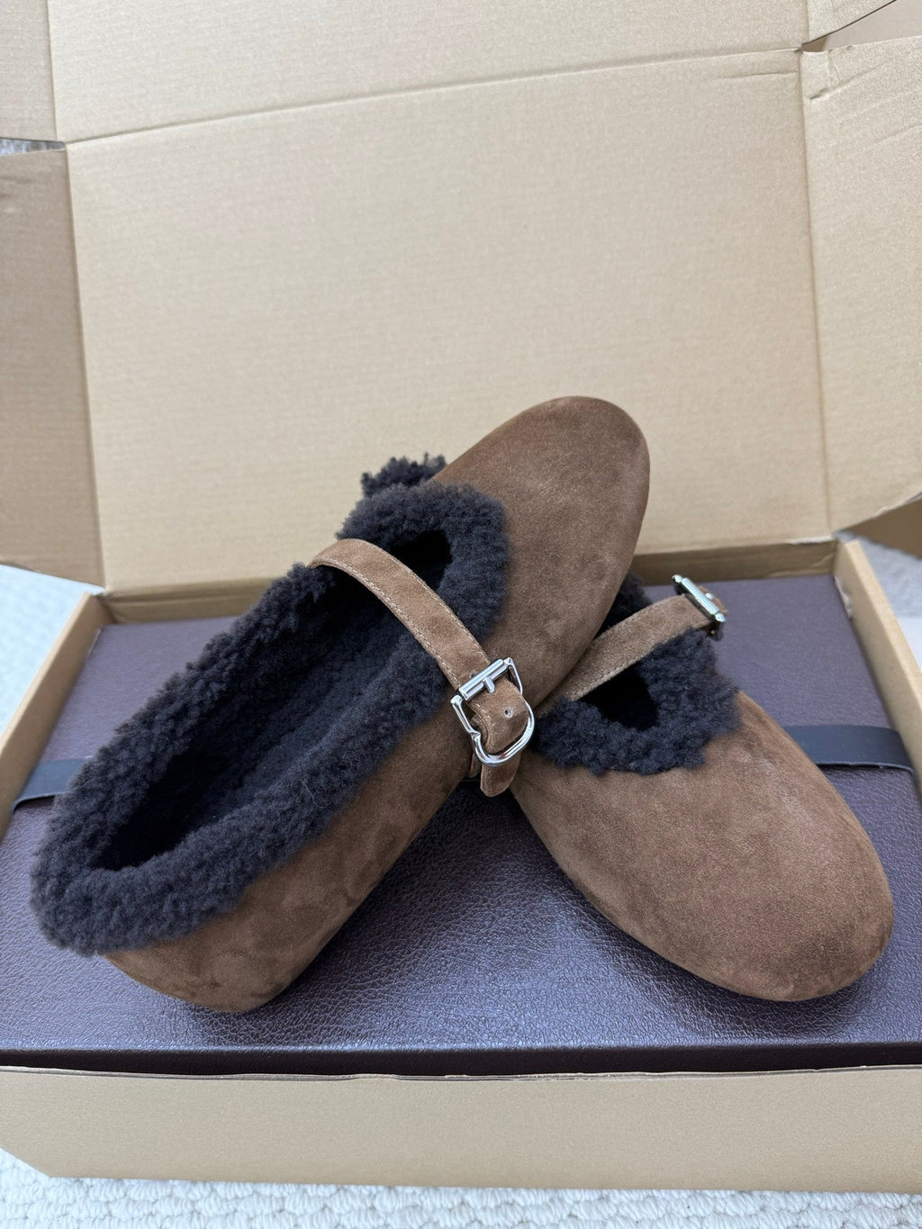 ALAIA 25S SHEARLING BALLET FLATS IN DARK BROWN SUEDE