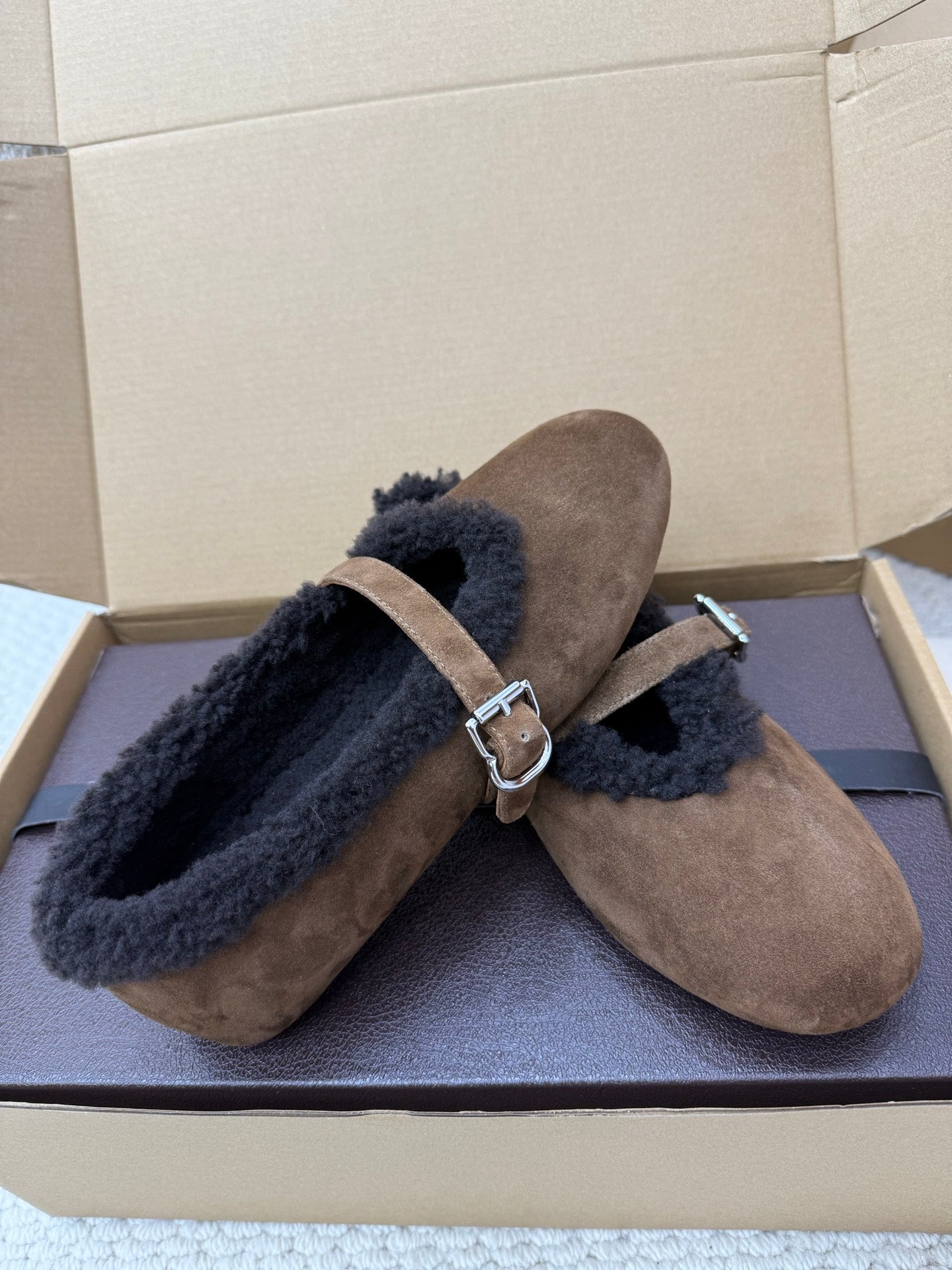 ALAIA 25S SHEARLING BALLET FLATS IN DARK BROWN SUEDE