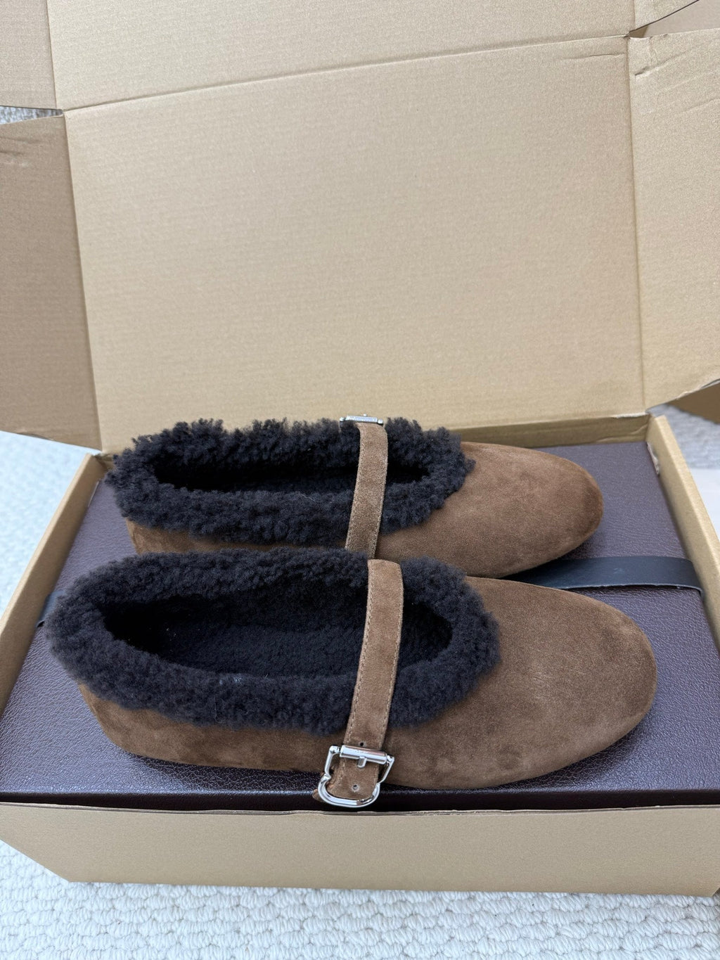 ALAIA 25S SHEARLING BALLET FLATS IN DARK BROWN SUEDE