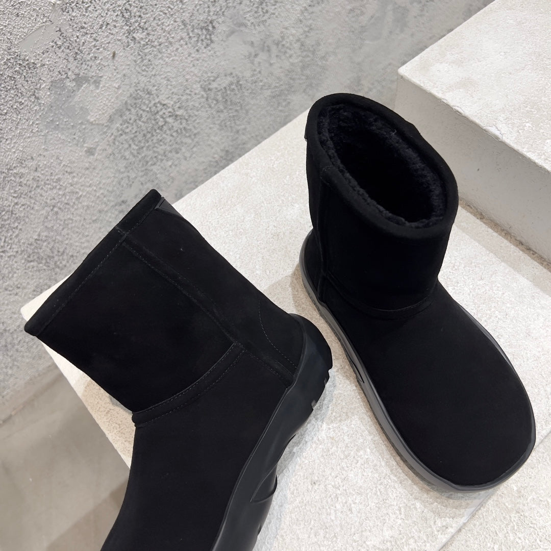 SNAP ANKLE BOOT IN BLACK SUEDE AND SHEARLING LINING