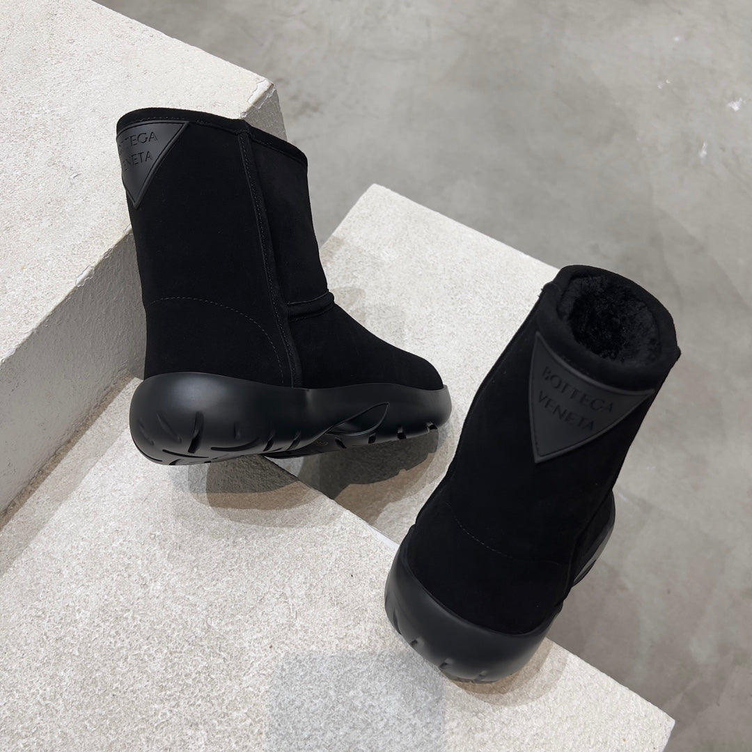SNAP ANKLE BOOT IN BLACK SUEDE AND SHEARLING LINING