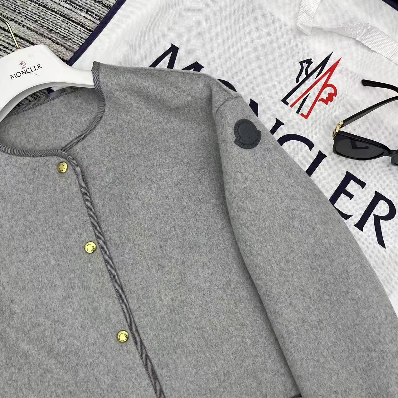 MONCLER 25S REVERSIBLE KNIT JACKET WITH A ROUND NECK 191