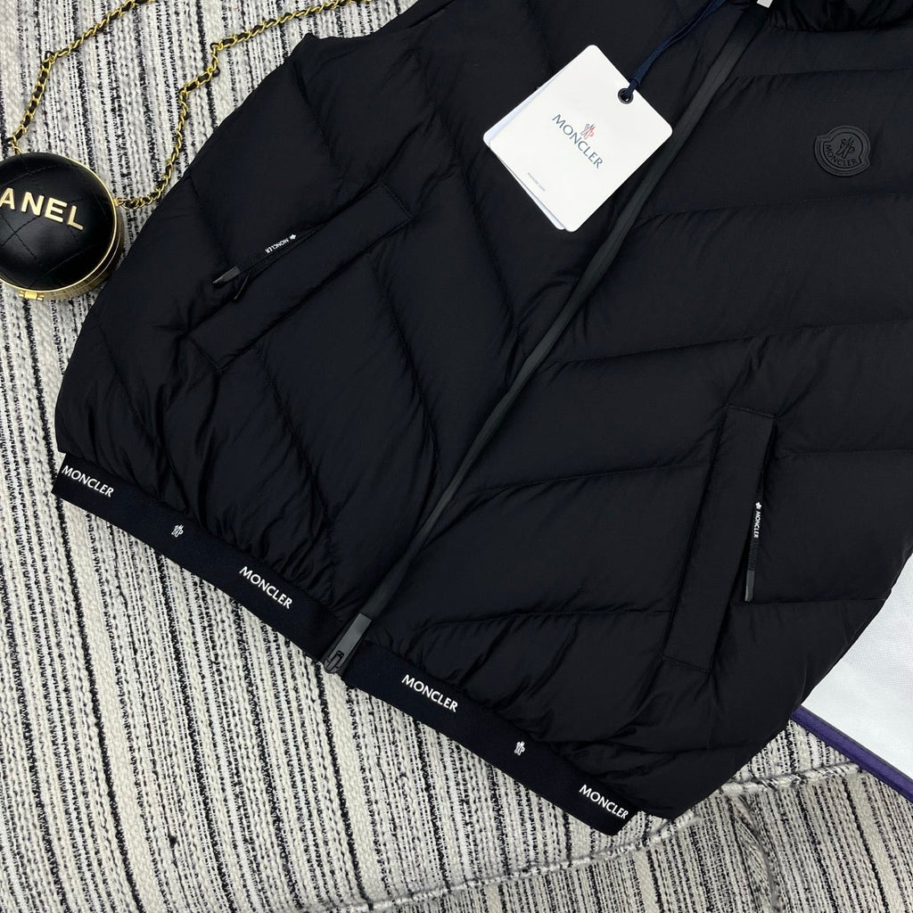 MONCLER 25S SLEEVELESS STAND-COLLAR JACKET 225